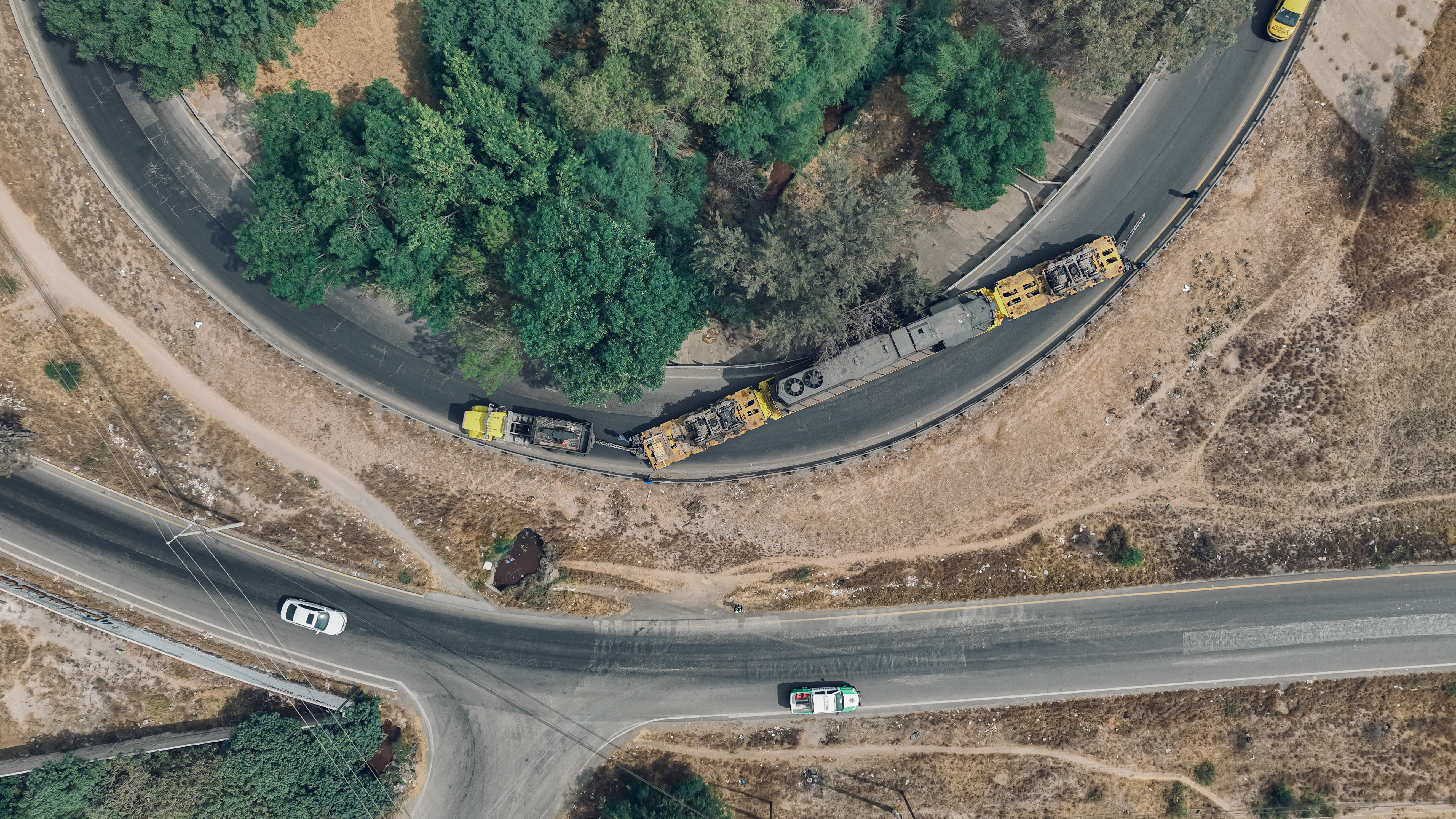 The 69 m long rig took tight bends in style.