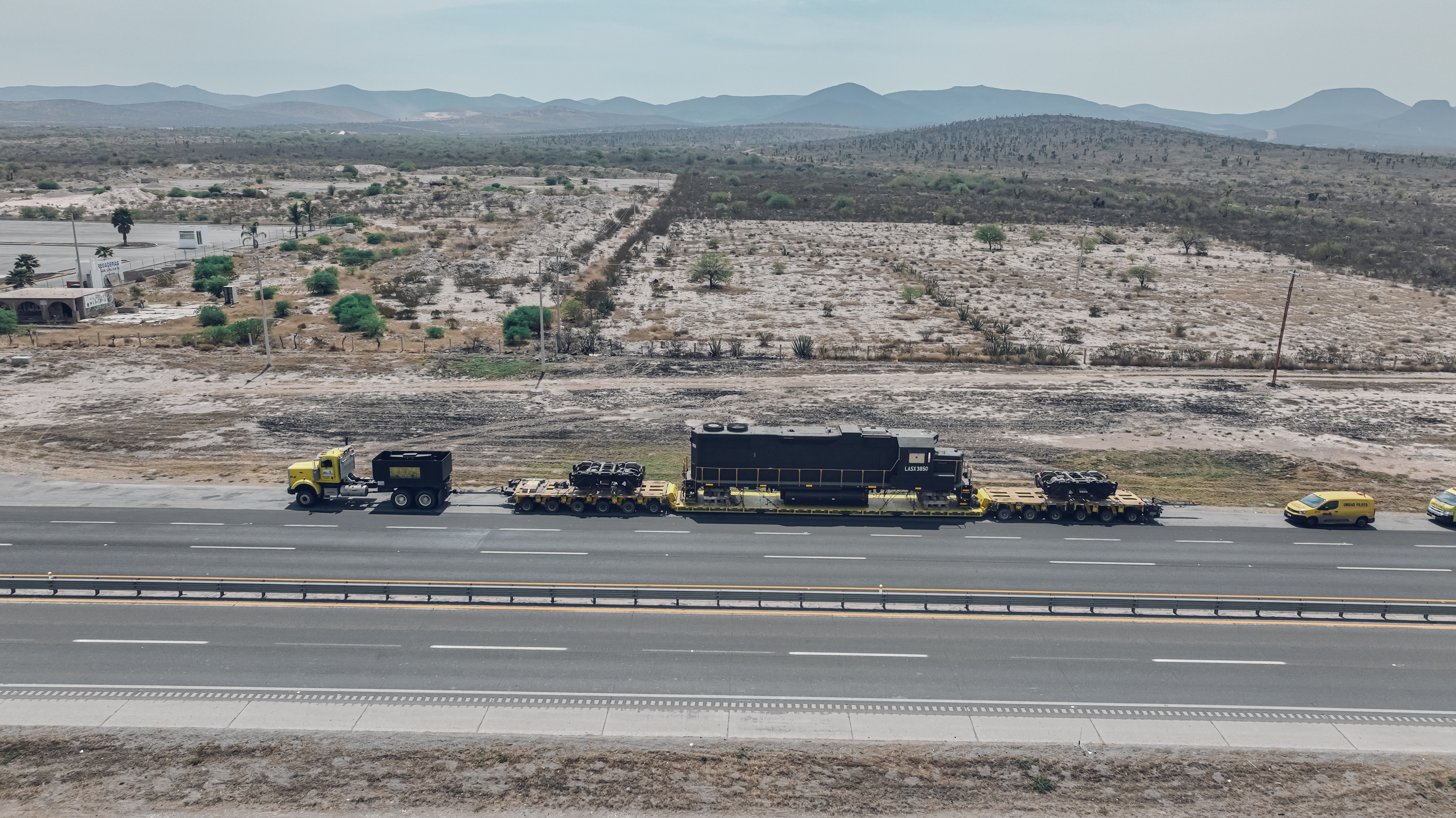 Fast progress was made with the 12-axle THP/SL heavy-duty combination on Mexico’s highways.