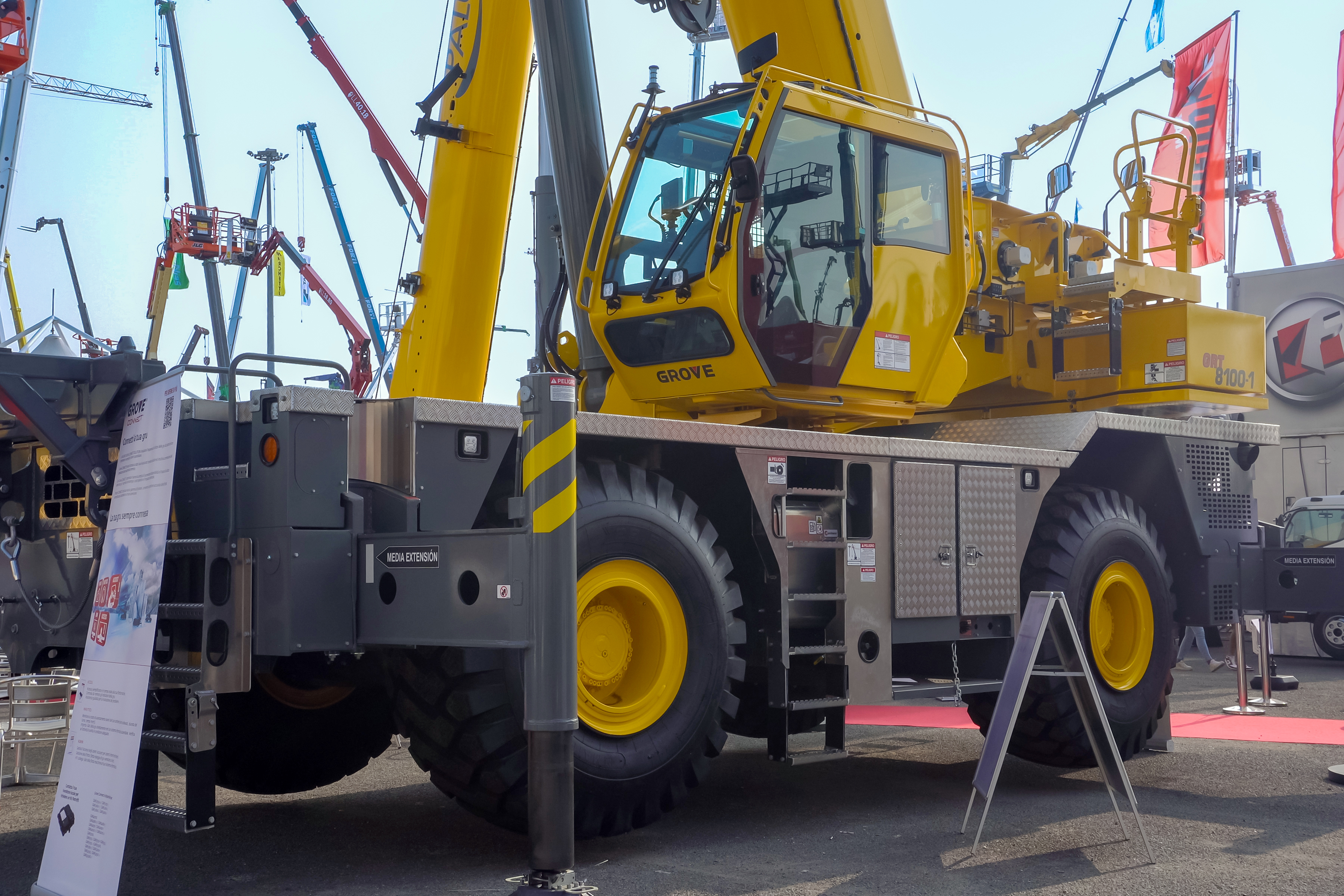 The Grove GRT8100-1 rough-terrain crane was presented to the Italian public for the first time during GIS 2023.