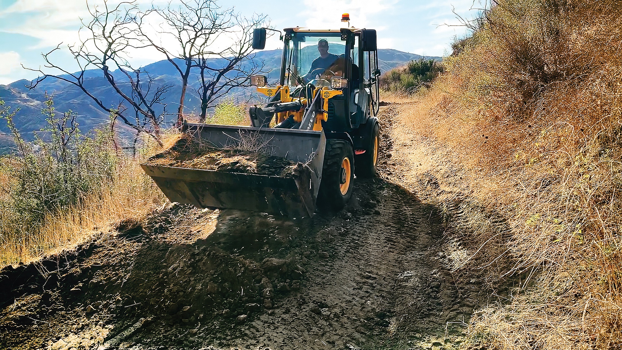 Green construction equipment makes its mark in the desert The L25 Electric is comfortable working in rugged and remote conditions. <br> Image source: Volvo Construction Equipment