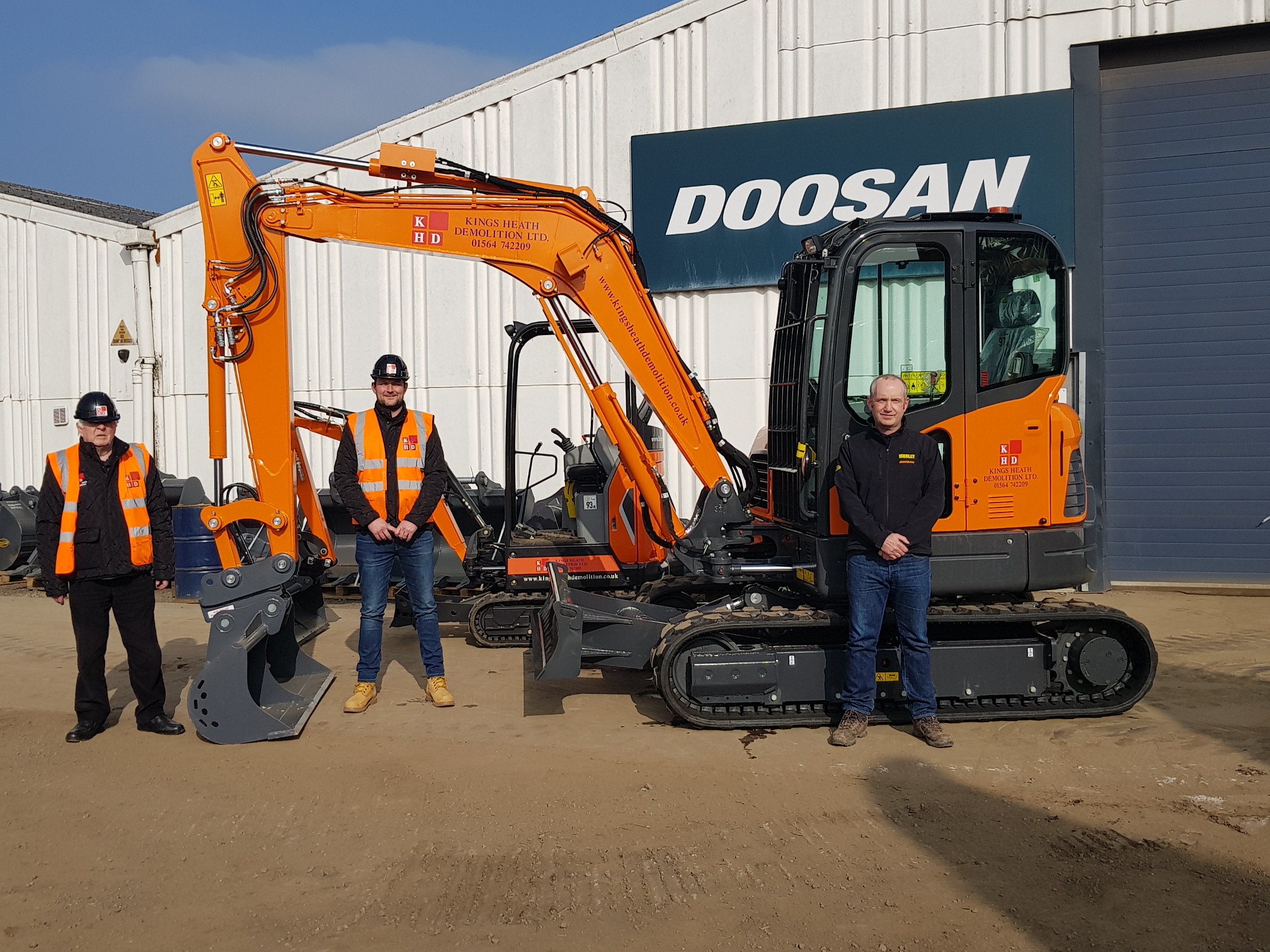 (l to r) Jim Ferran and Tony Nicholls of Kings Heath Demolition and Kevin Condon of Murley Construction <br> Image source: