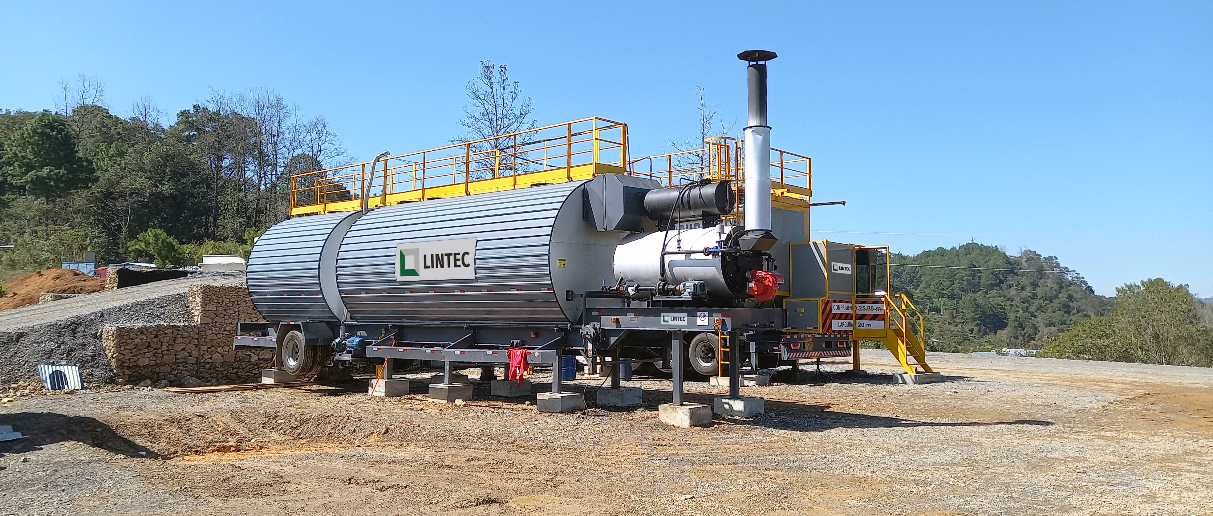 This Lintec CDP14001M Continuous Asphalt Mixing Plant produces 140 tonnes of high-quality asphalt per hour. The system uses Reclaimed Asphalt Pavement (RAP), making it environmentally friendly.