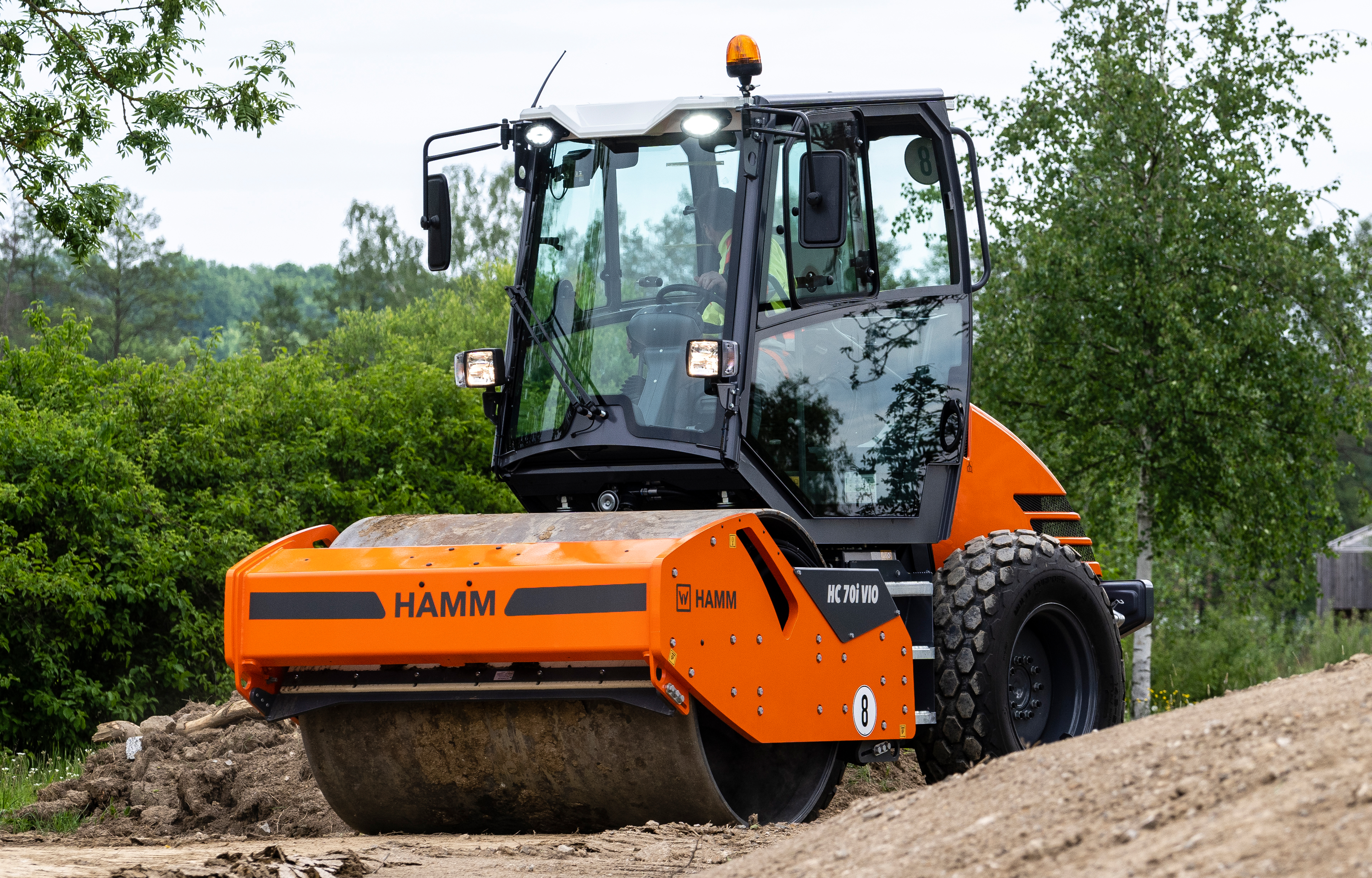 Highly versatile, perfect for rental companies: Thanks to their different drum versions, ease of operation, optimum service accessibility and numerous options, HC CompactLine rollers are ideal for rental.