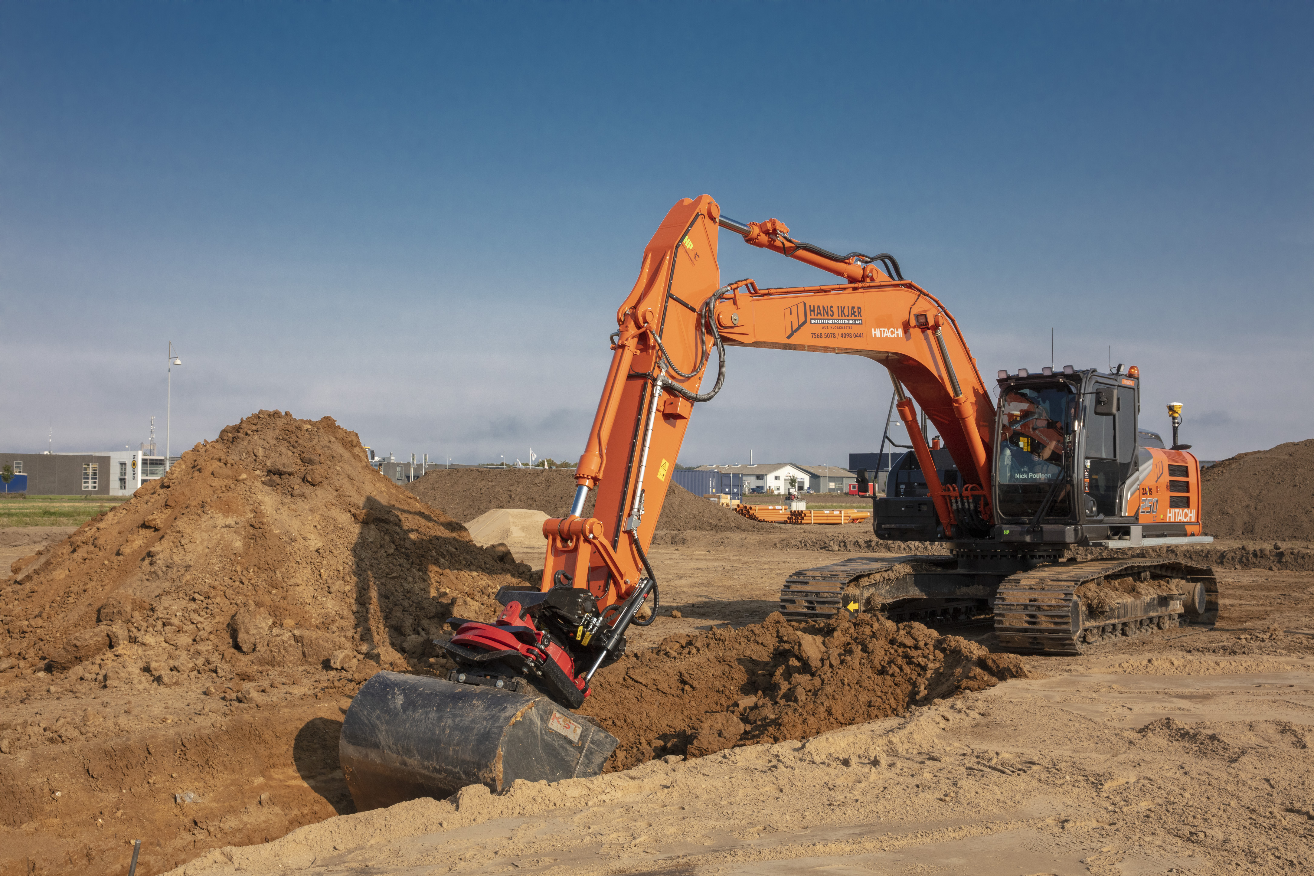 Hitachi ZX250 <br> Image source: Hitachi Construction Machinery (Europe) NV
