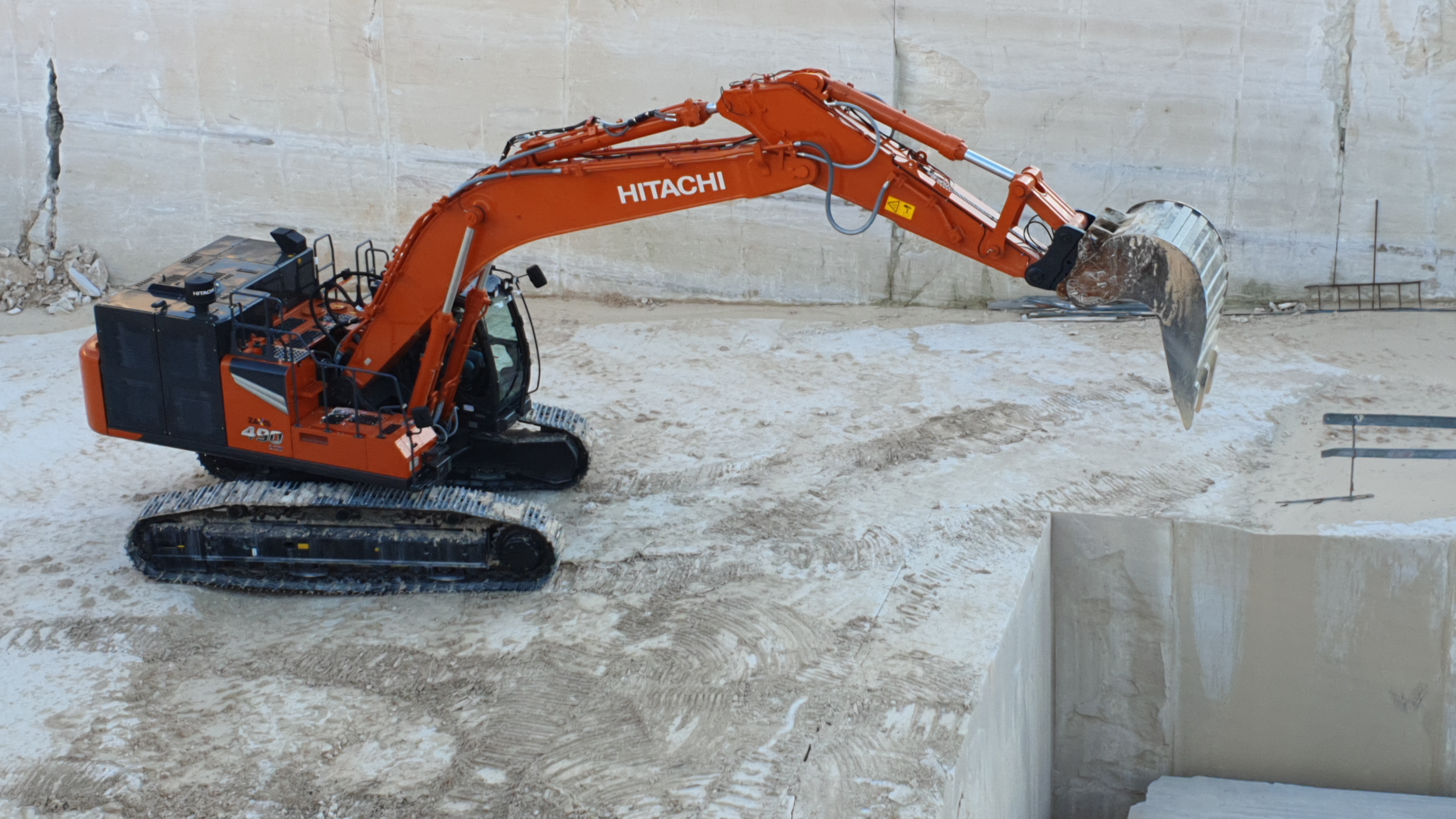Hitachi ZX490LCH-7