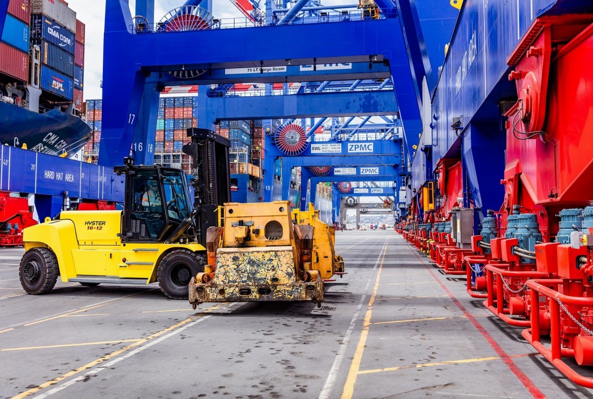  Hyster® lithium-Ion lift trucks for 10-18 tonne loads