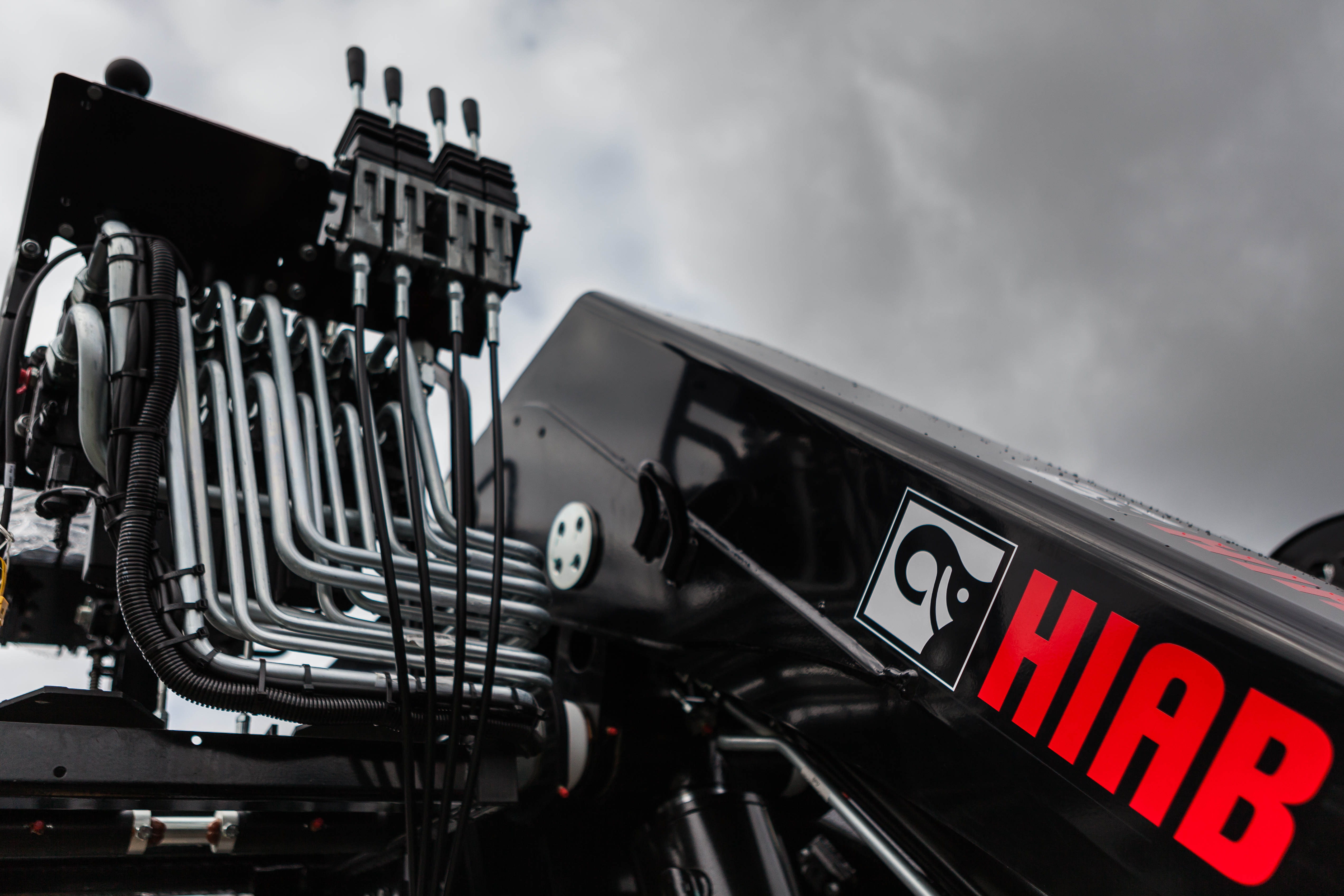 Hiab presents its biggest HIAB loader crane — HIAB iQ.1388 HiPro