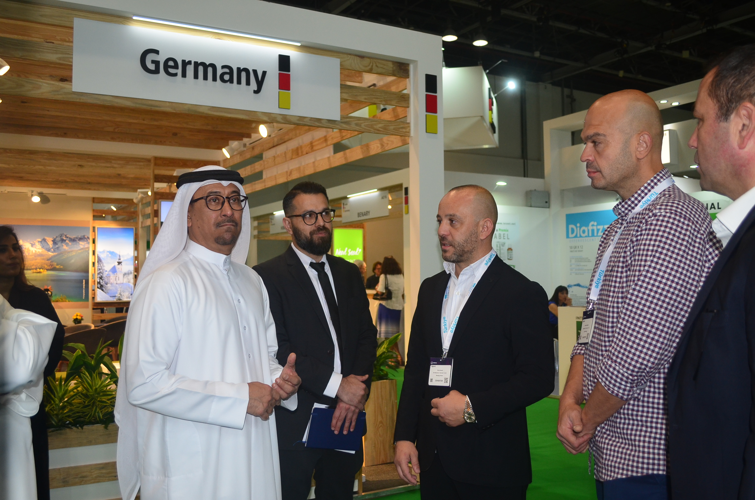 His Excellency Dawoud Al Hajri, Director General of Dubai Municipality discussing with exhibitors at AgraME 2024