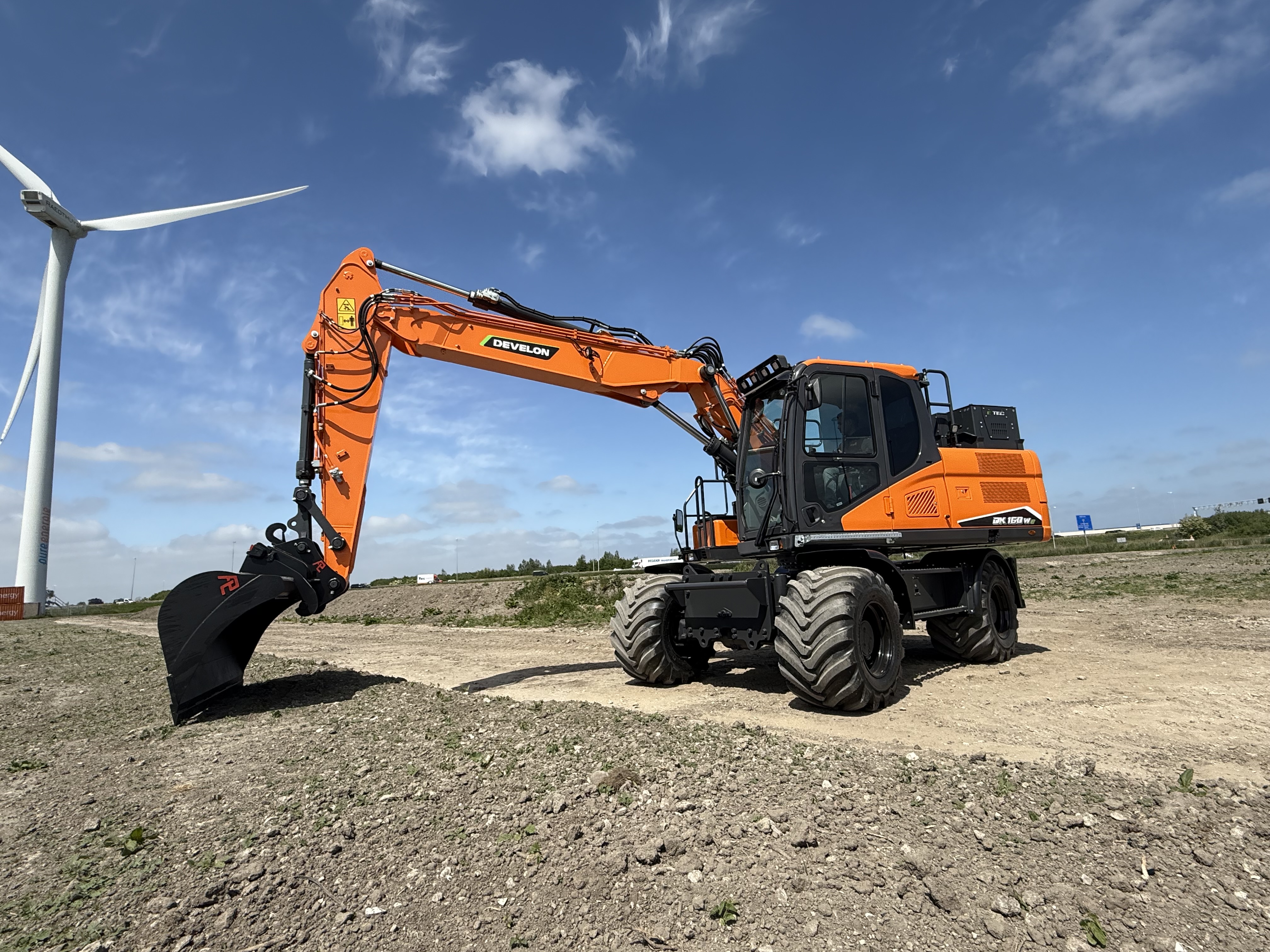 DEVELON Unveils New Electric Excavators, Premiering First Model at TKD