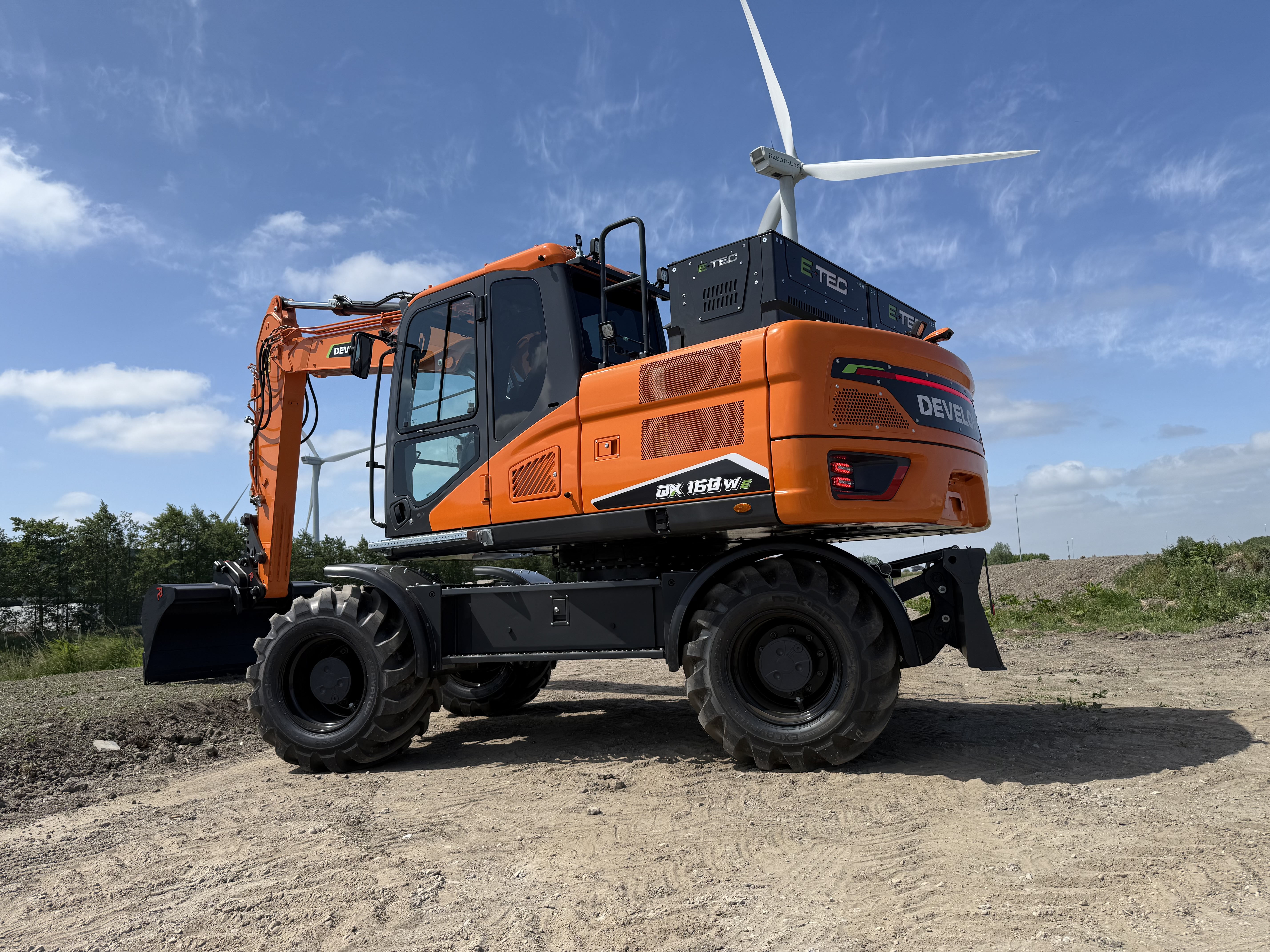 DEVELON Unveils New Electric Excavators, Premiering First Model at TKD