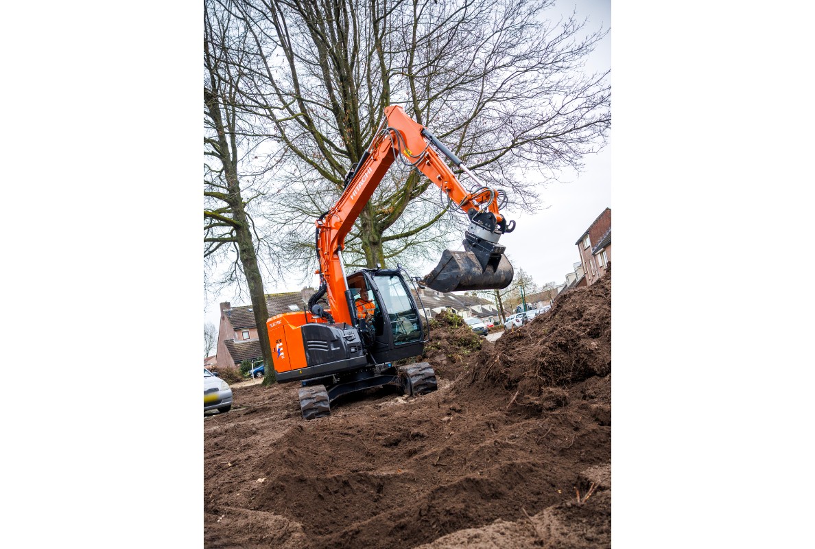 Hitachi ZX85-6EB