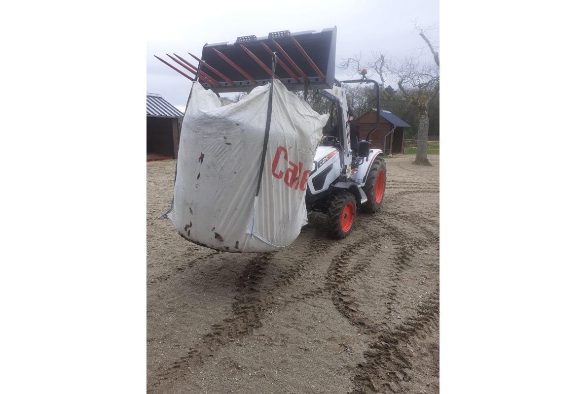 CT2040 compact tractor