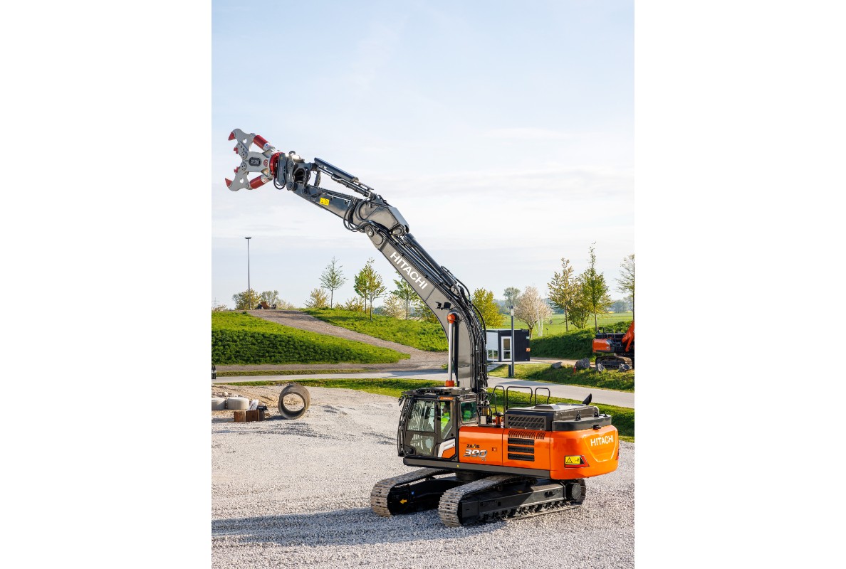 Hitachi presents specially adapted ZX390TC-7 excavator at Intermat