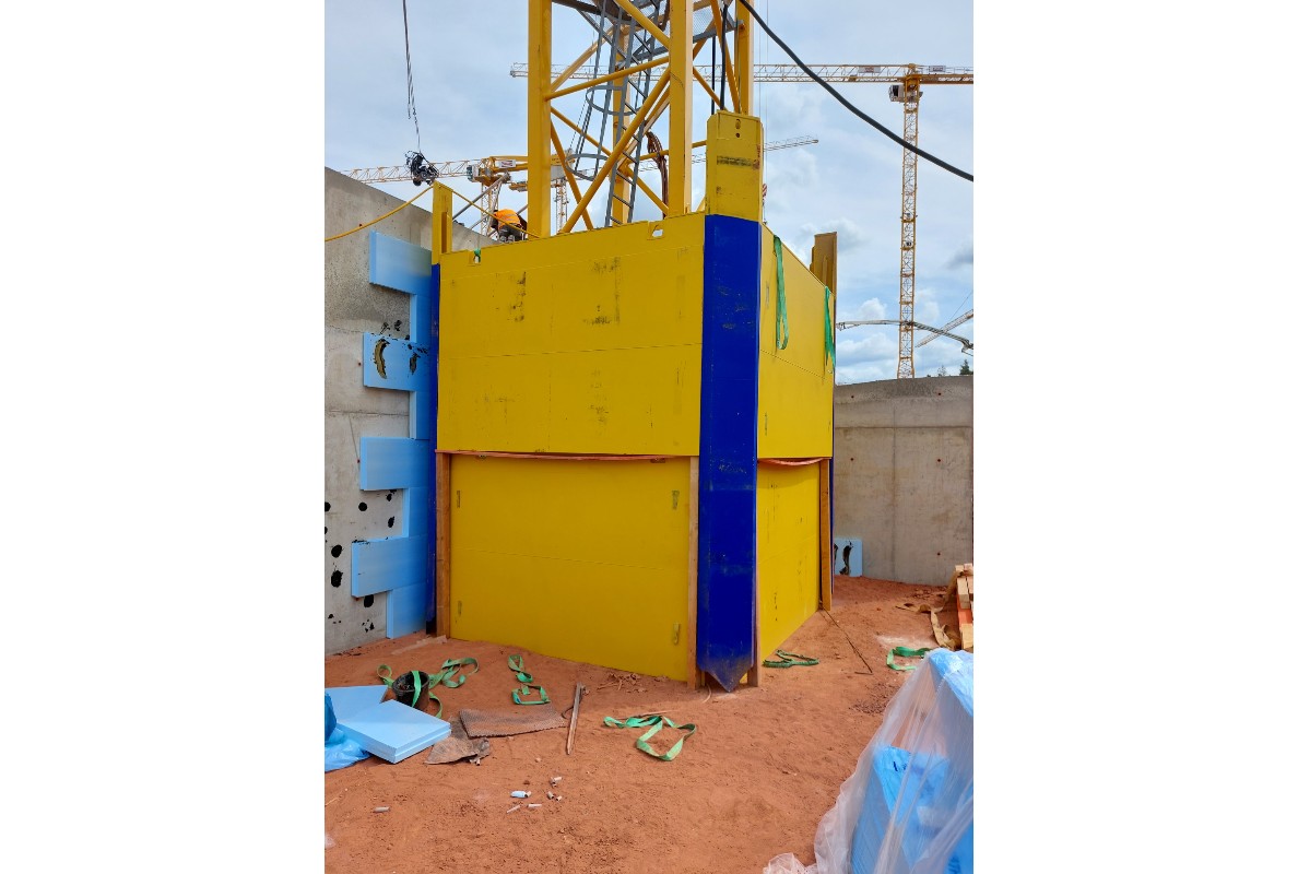 Diagnosis: Multiple challenges – 13 WOLFF cranes construct a new US hospital in Weilerbach