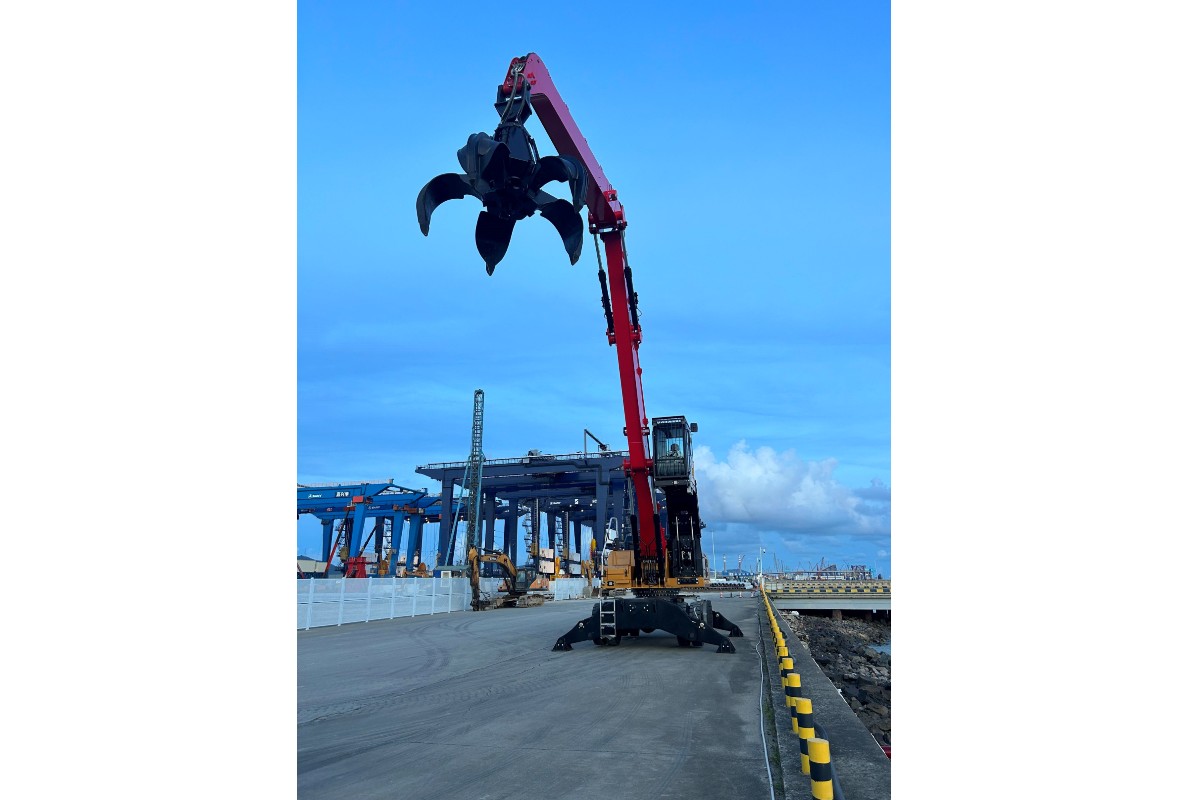 The new 40-Ton Material Handler SMHW40G5