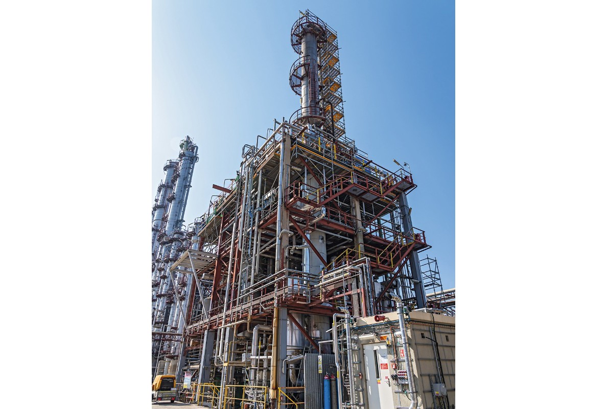 The safety features of the modular scaffold ensured a safe working environment in hazardous, difficult-to-access areas.