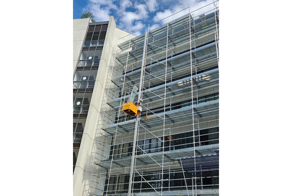 Alimak STS 300 - Scaffold Transportation System in action