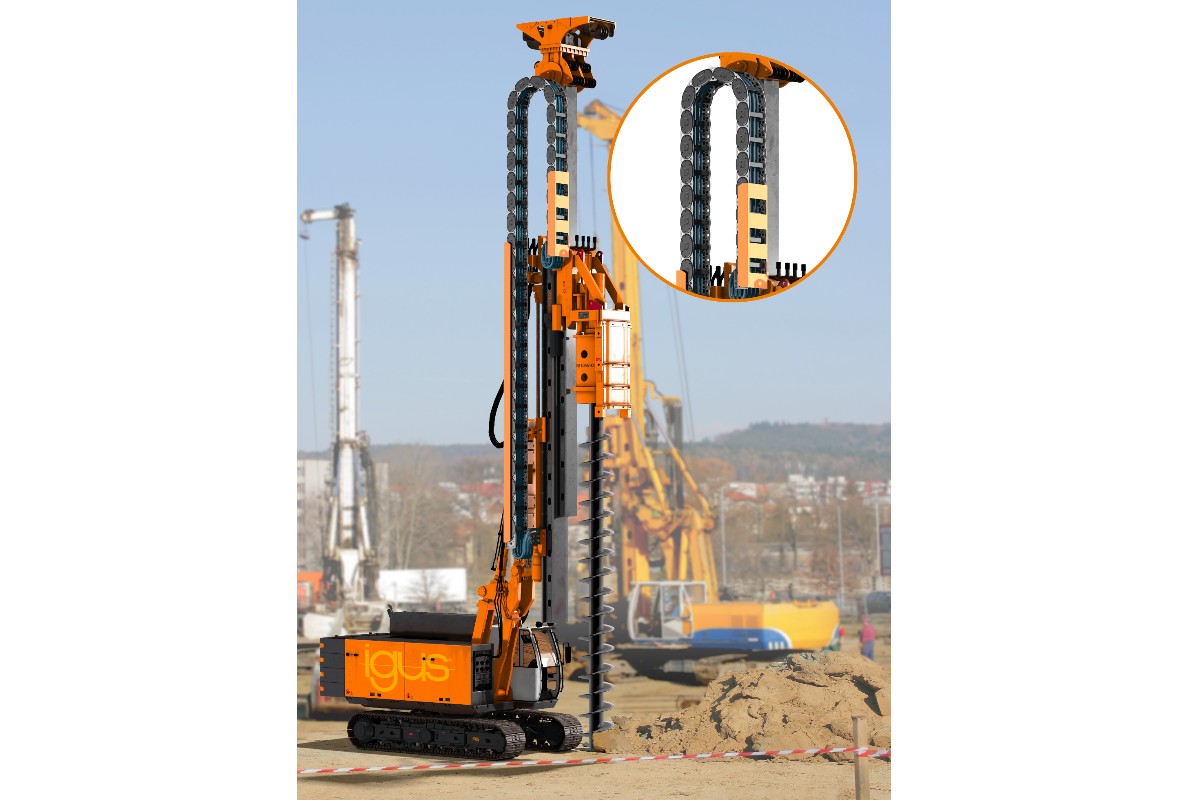 New large sizes of the YE hybrid chain ensure safe and reliable upward guidance of hoses and cables.