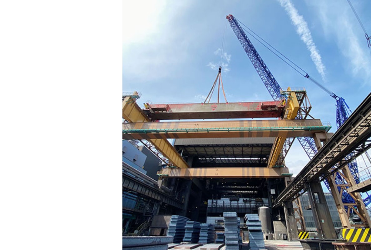In the future, the crane girder will combine with a mobile safety wall to provide protection from the wind and weather for the extrusion casting system.