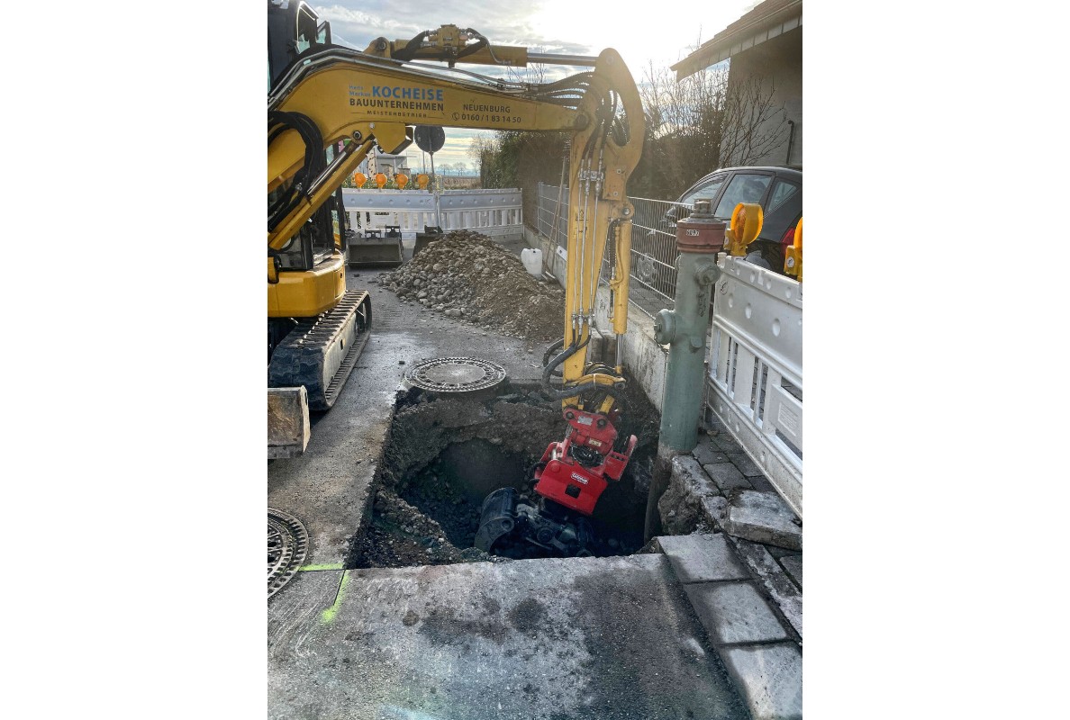 A typical assignment for the contractor: preparatory work for the replacement of an above-ground hydrant.