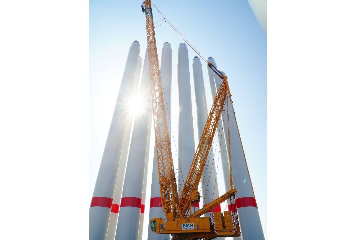 The LR 11350 is the perfect choice for handling today’s offshore wind turbines.