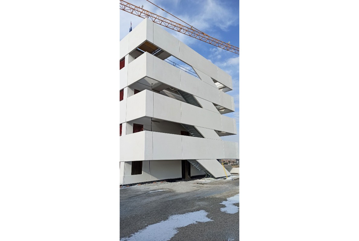 Moldtech Installs Two Vertical Battery Moulds in Germany for Residential Projects