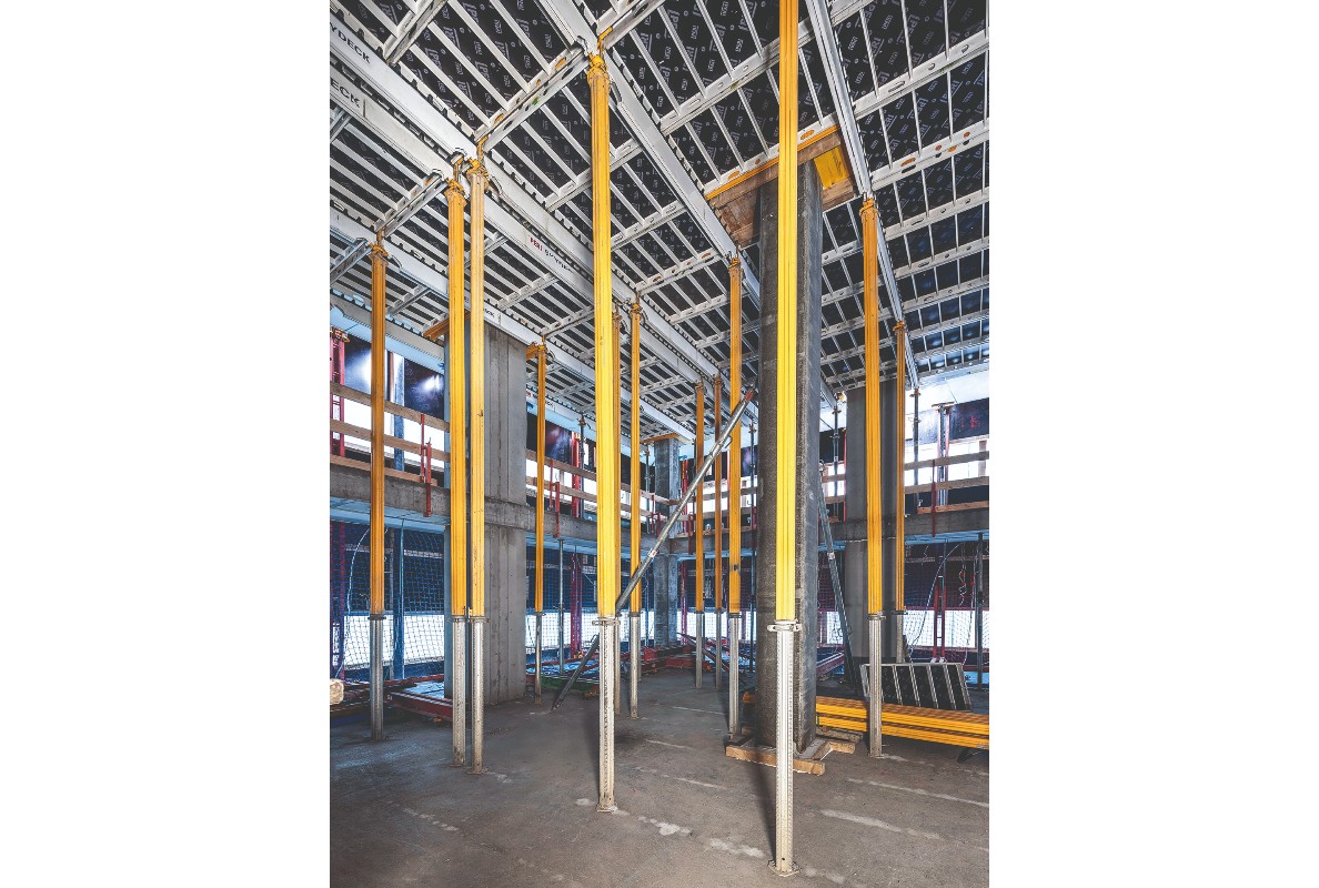 The lightweight, easily manageable system components of the SKYDECK Panel Slab Formwork enabled energy-saving work processes and short shuttering times.