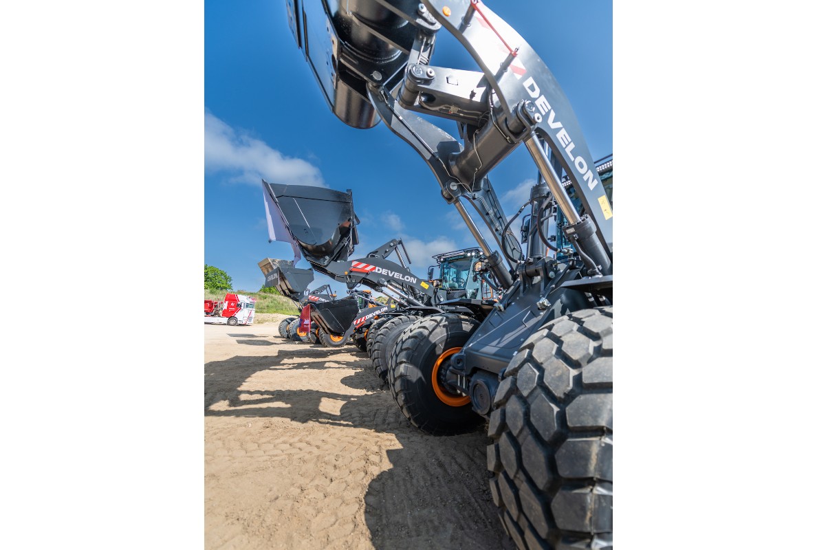 Develon DL420CVT-7 wheel loaders