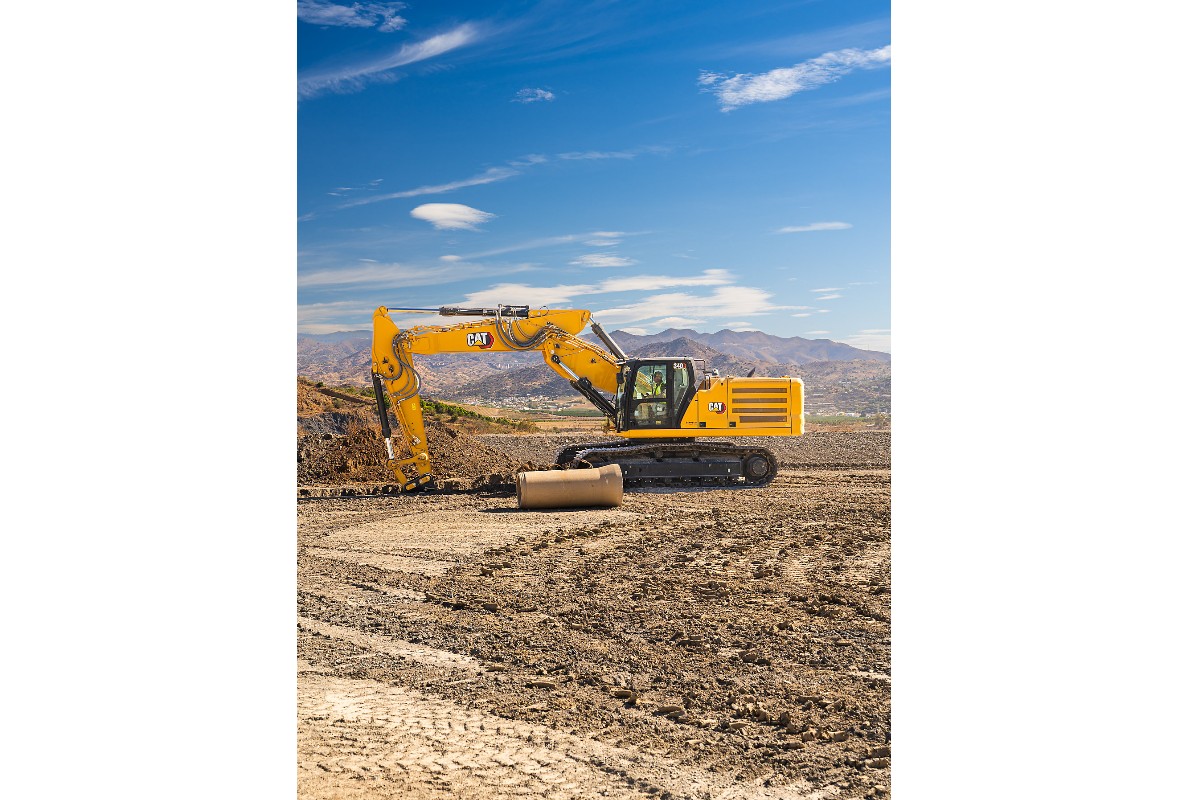Cat® 340 Excavator with Variable Angle Boom (VAB) option.