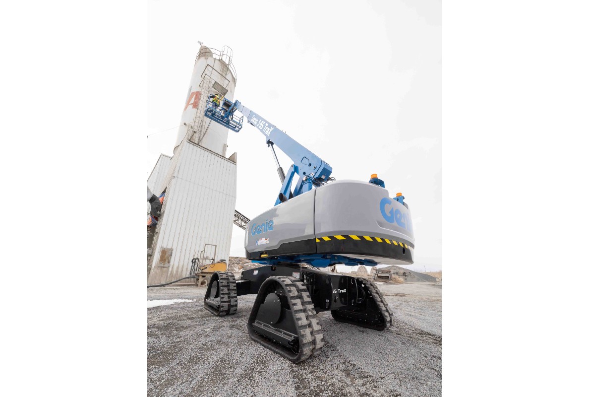 S-65 TraX side view reaching out