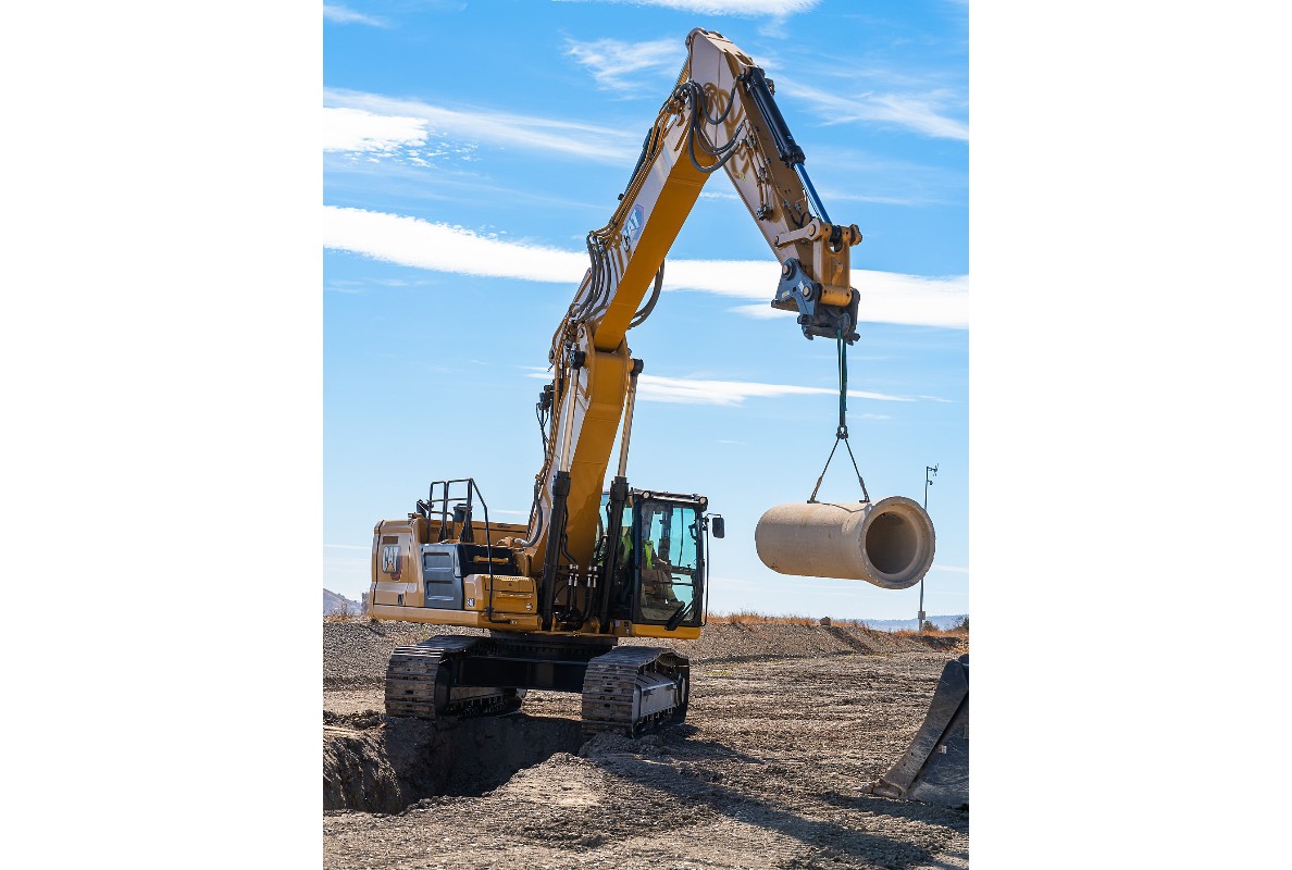Cat® 340 Excavator with Variable Angle Boom (VAB) option.