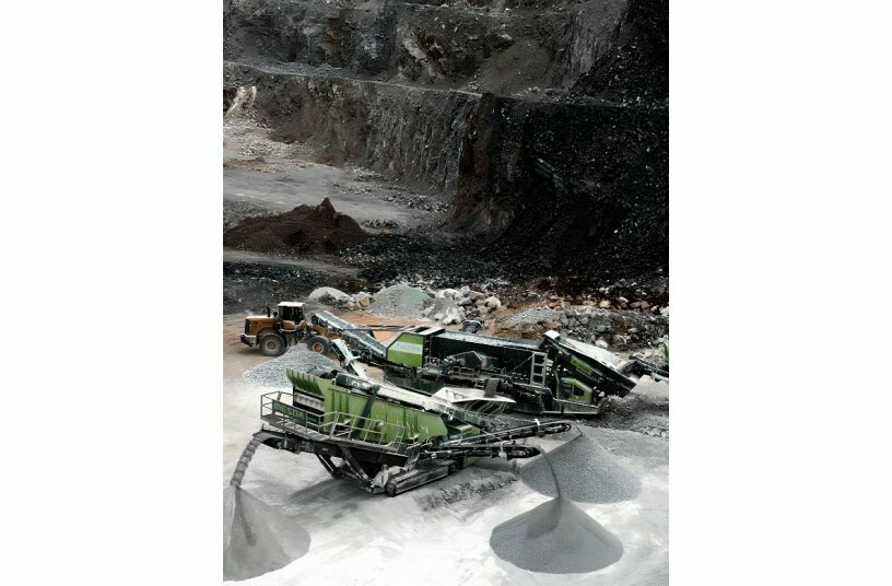 The all-electric S12E three-shaft horizontal screening plant from MESDA: a powerful and energy-efficient solution for demanding applications in natural stone, mining and recycling.
