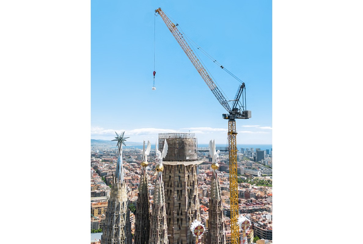 The main crane is the Liebherr 710 HC-L model and will be working on the Tower of Jesus Christ, which will stand at 172 metres in height.