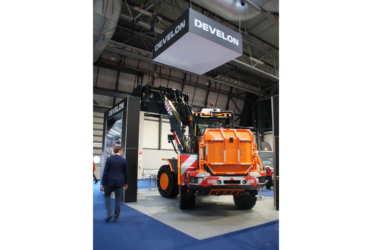 New Develon Wheel Loader for Waste Handling Work