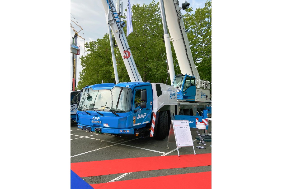 Manitowoc showcases Grove cranes at JDL Expo 2023