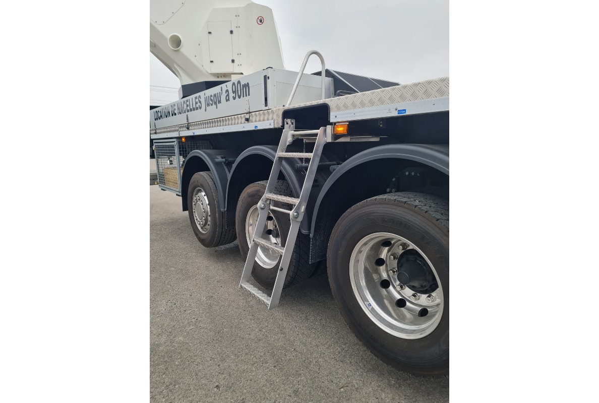 STEIGER® T 900 HF expands the rental fleet of LOCNACELLE Ile de France