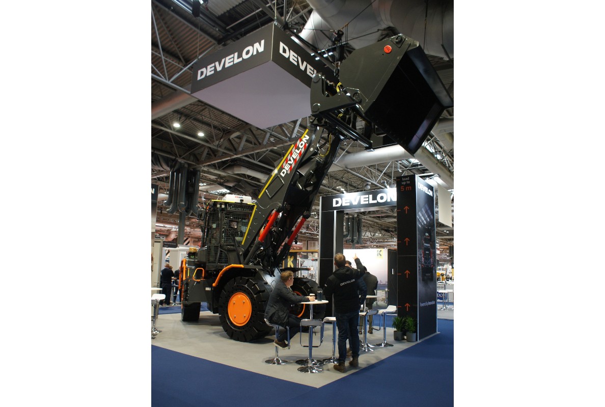 New Develon Wheel Loader for Waste Handling Work