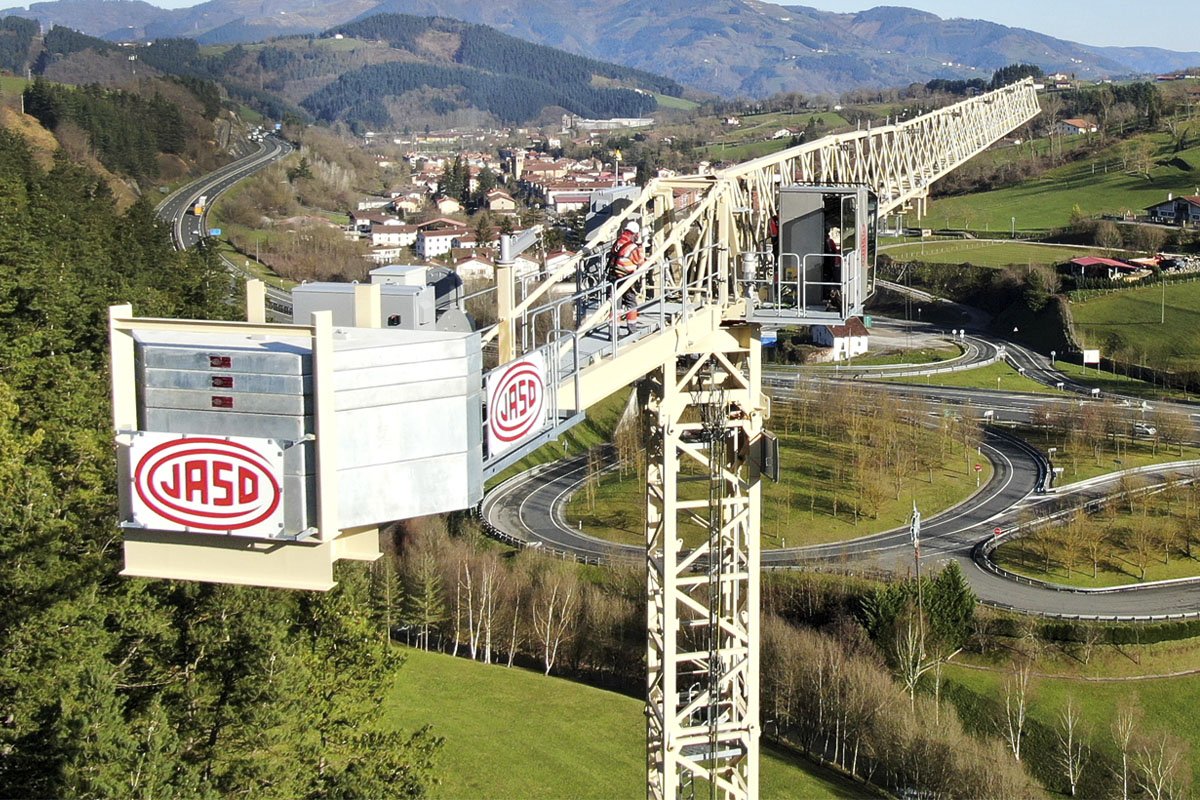 JASO J200 Flat Top crane