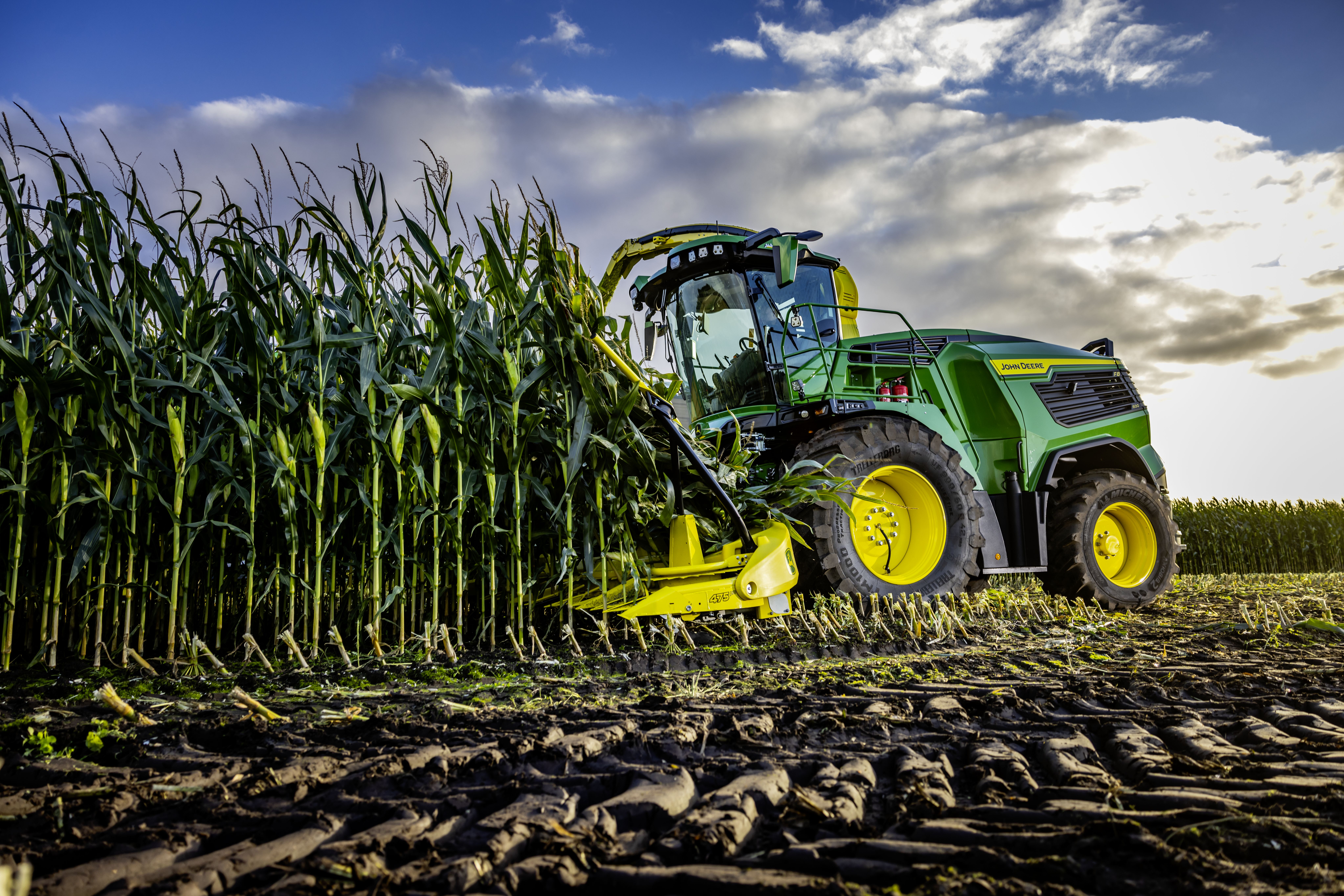 John Deere F8 600