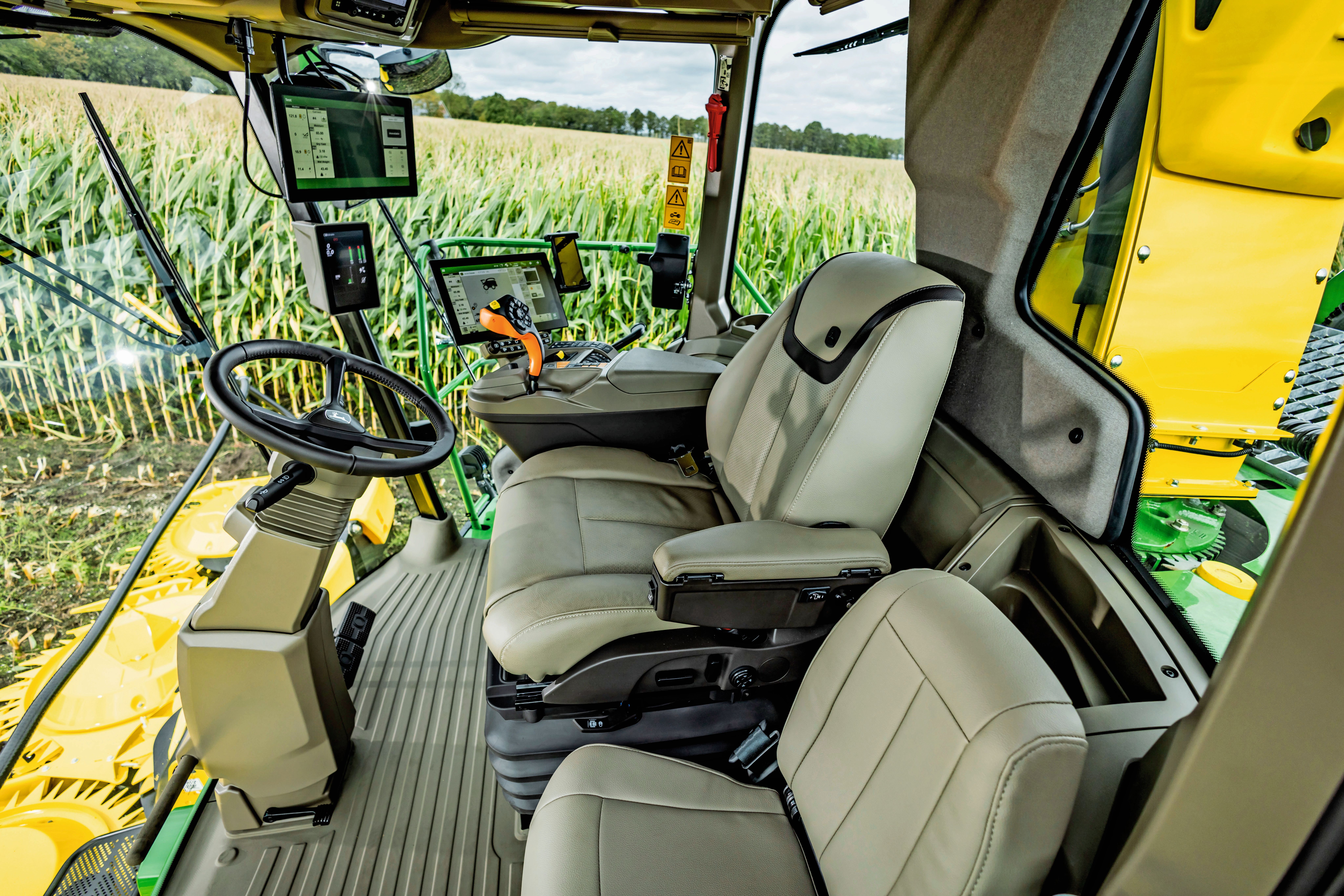 John Deere F9 700 Cabin