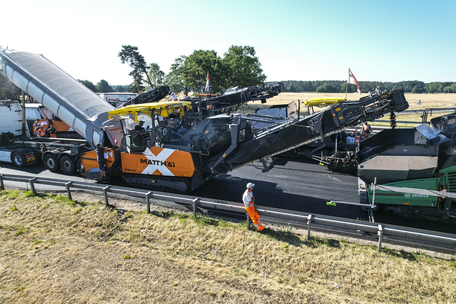 Fast and sustainable asphalt paving