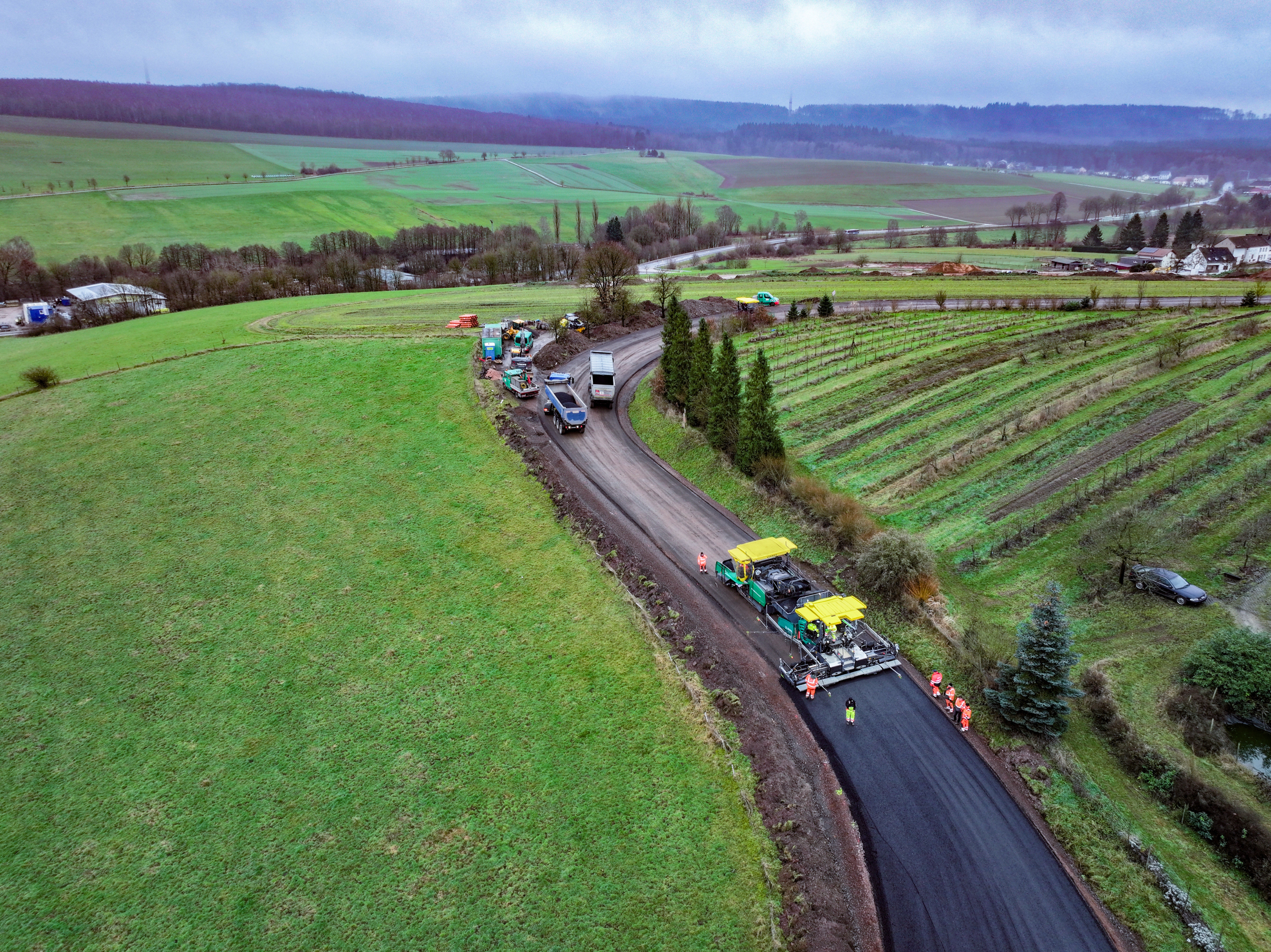Road rehabilitation with the Smart Pave digital paver control system: The Lehnen Gruppe used the new Vögele solution for the first time on the B268 near Zerf. 