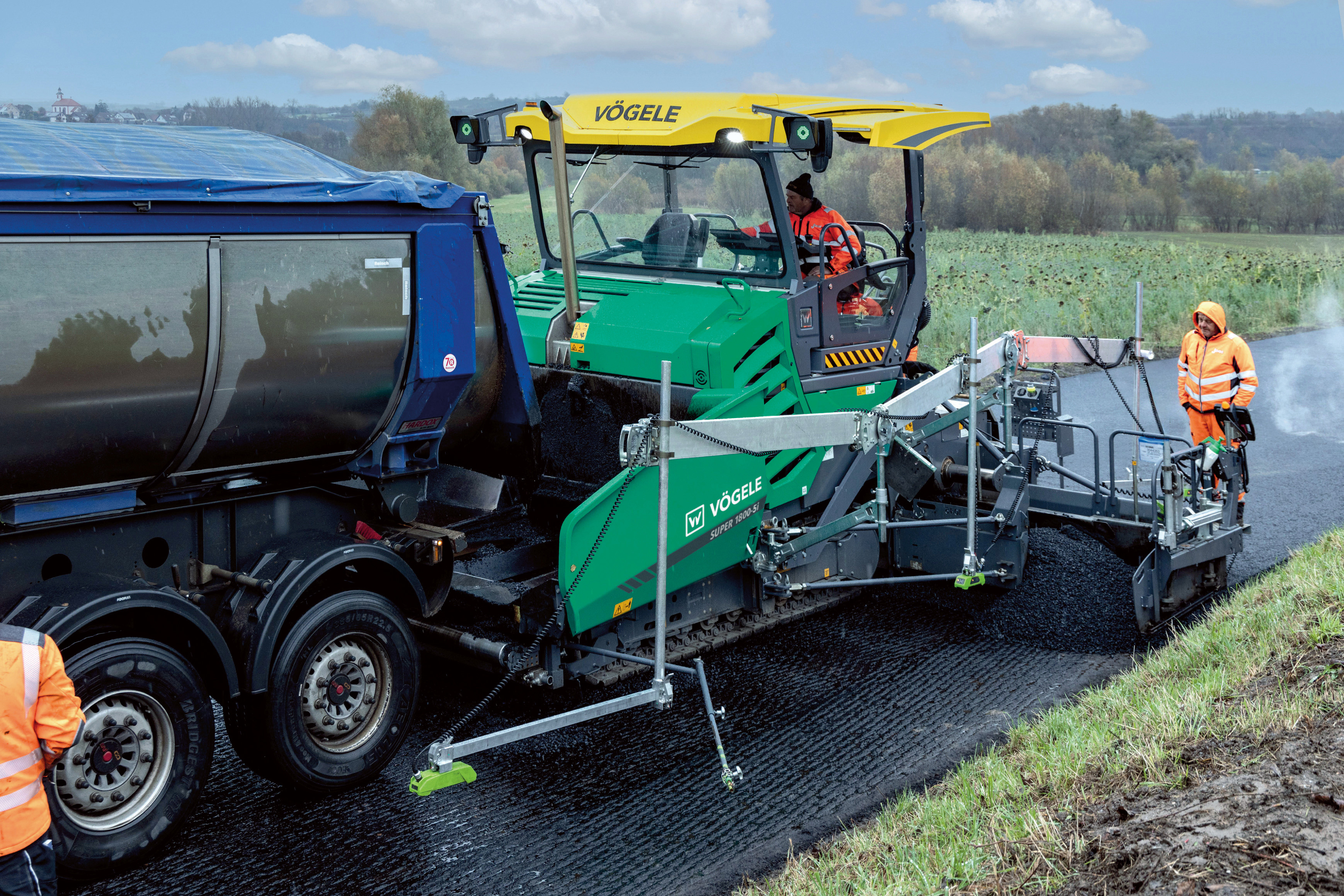 The new Dash 5 road paver proves itself in wind and weather