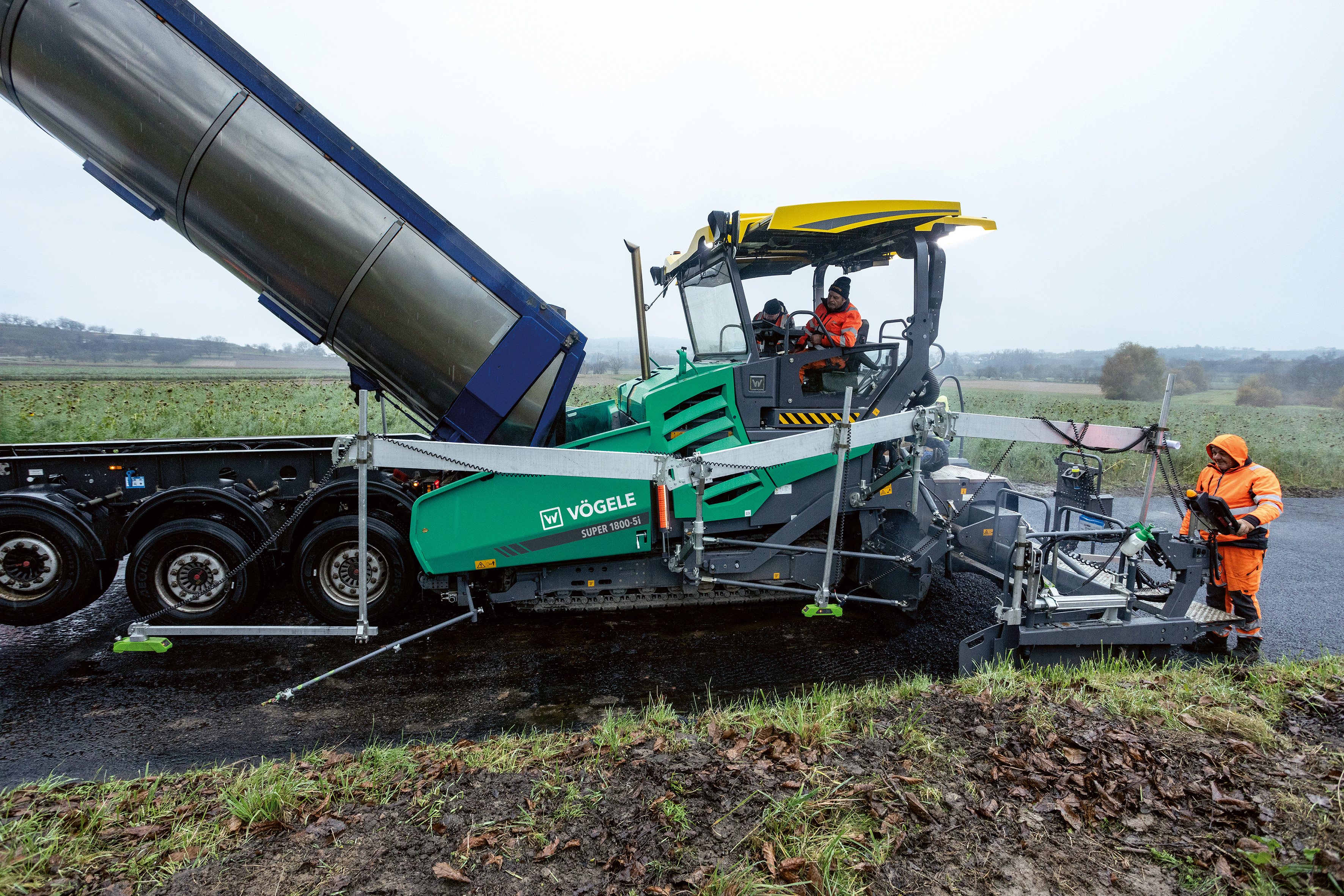 The new Dash 5 road paver proves itself in wind and weather