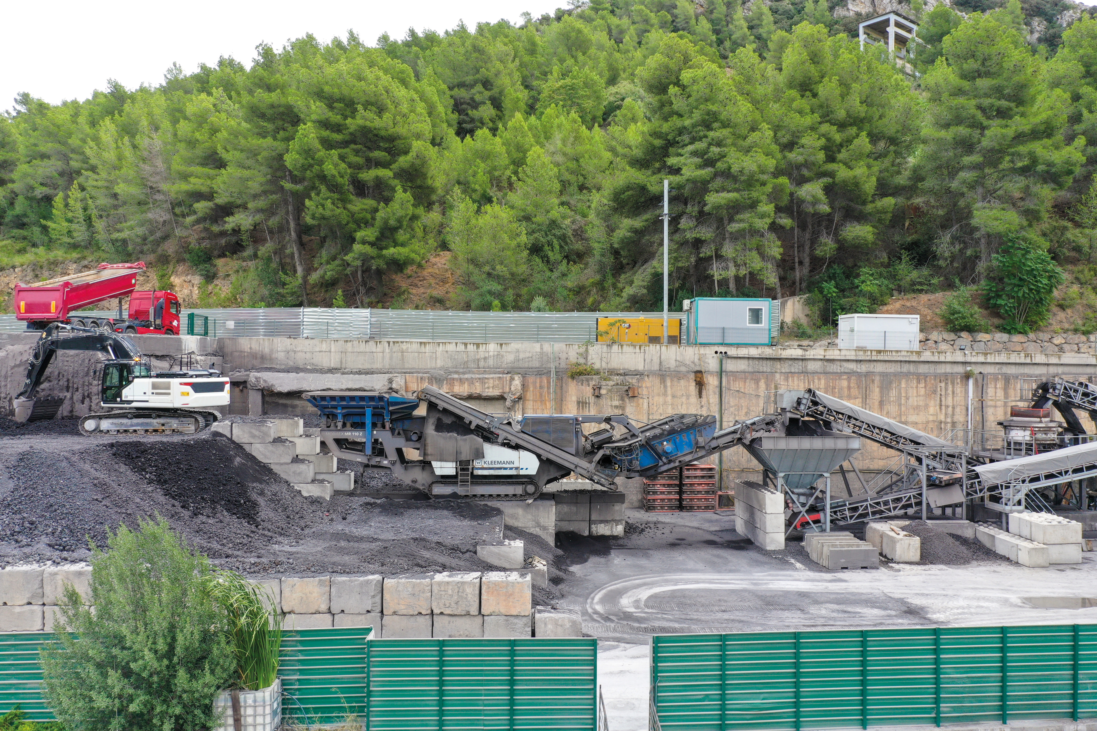 Processing of highly-abrasive slag in Barcelona