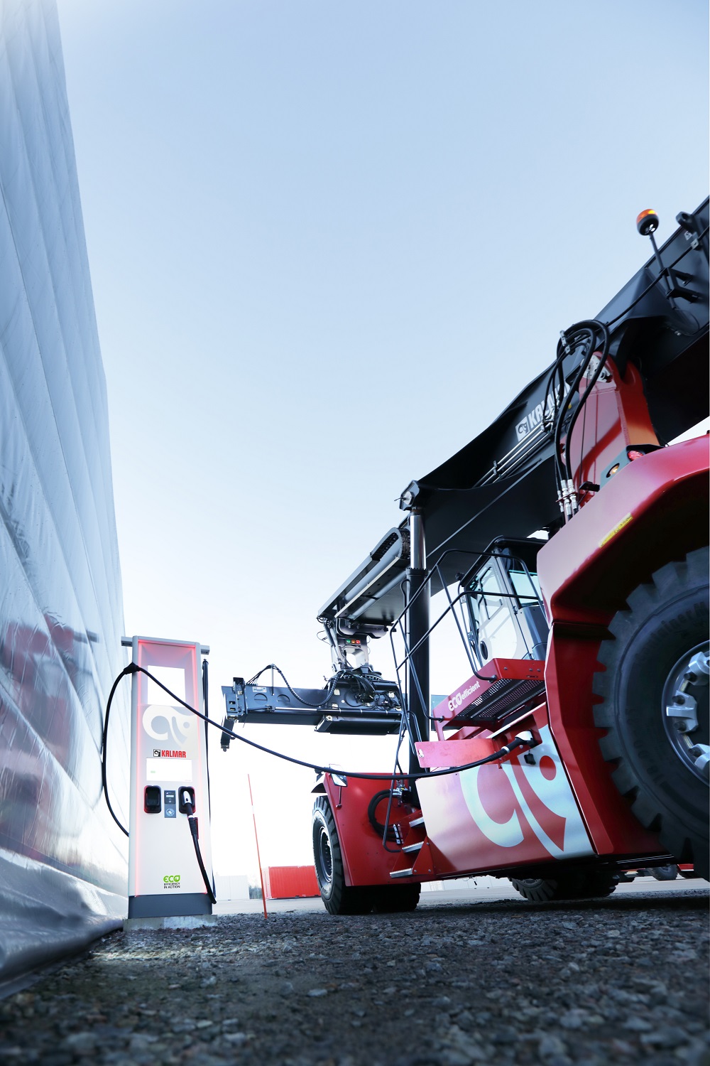 Kalmar Electric Reachstacker <br> Image source: Cargotec Corporation; Kalmar