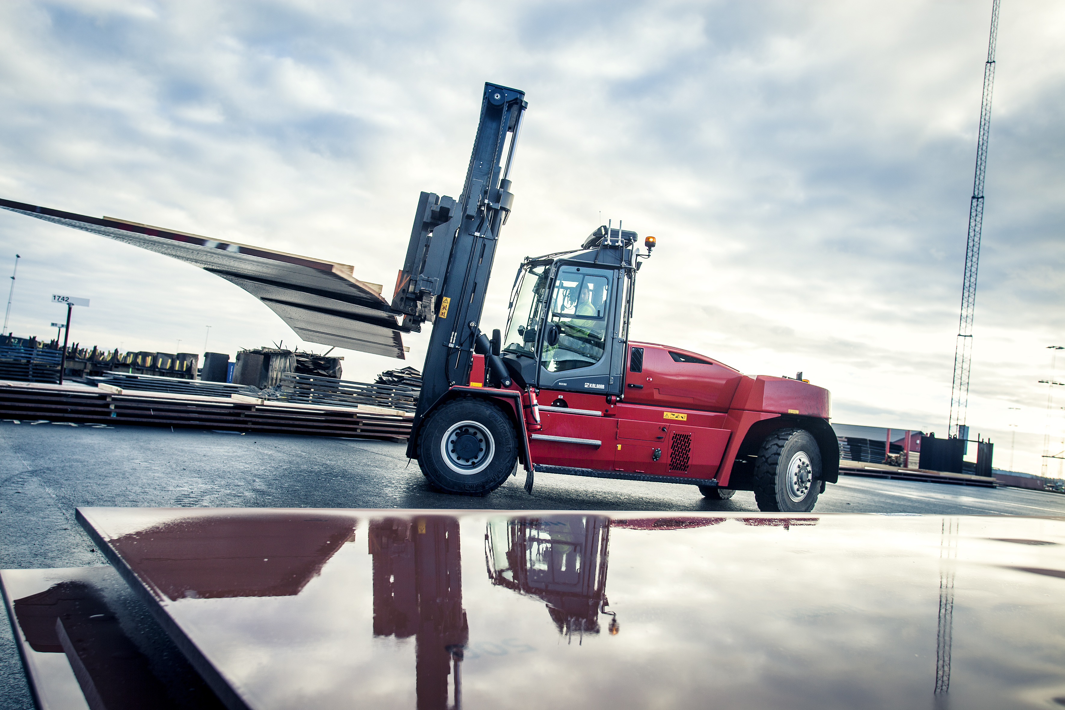 Kalmar Forklift <br> Image source: Cargotec Corporation; Kalmar