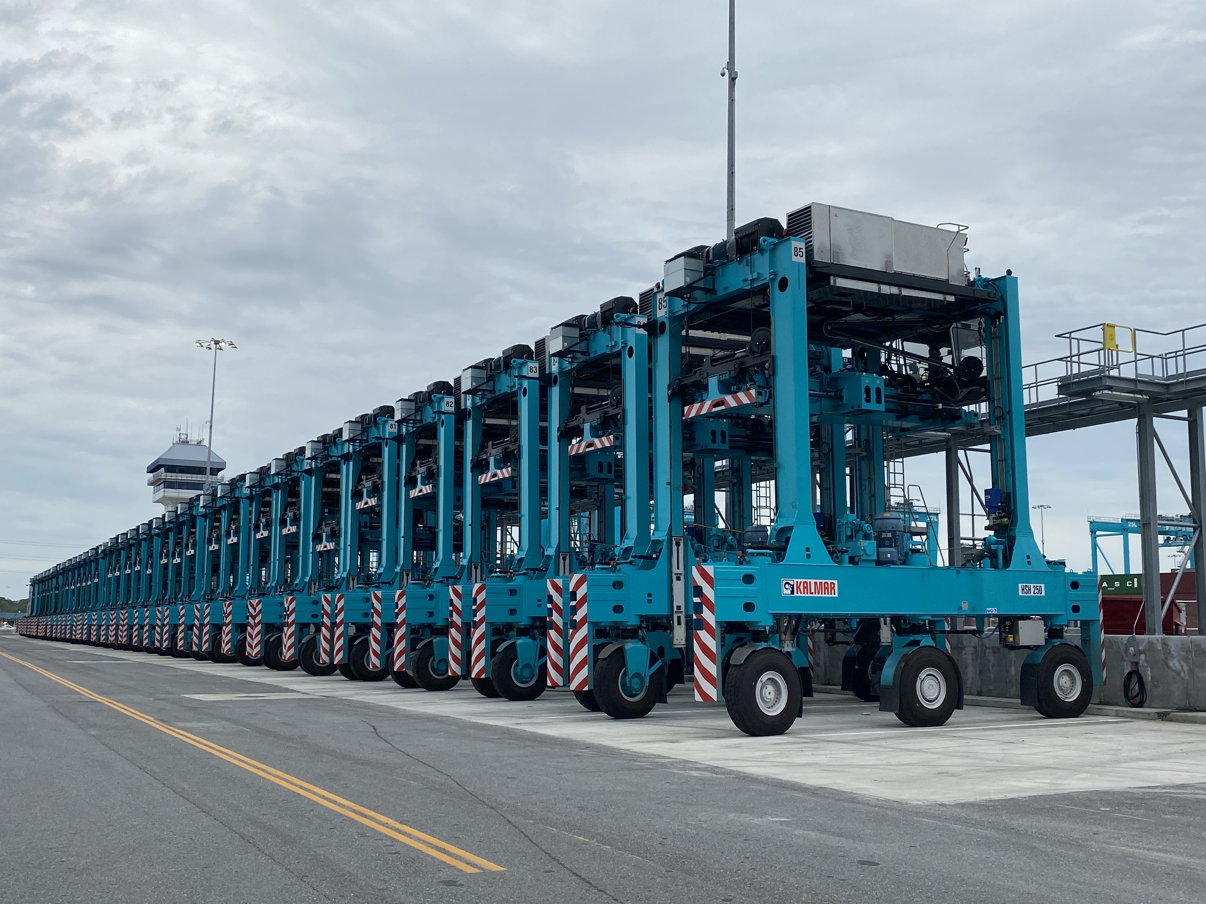 Kalmar Hybrid Shuttle Carriers to VIG