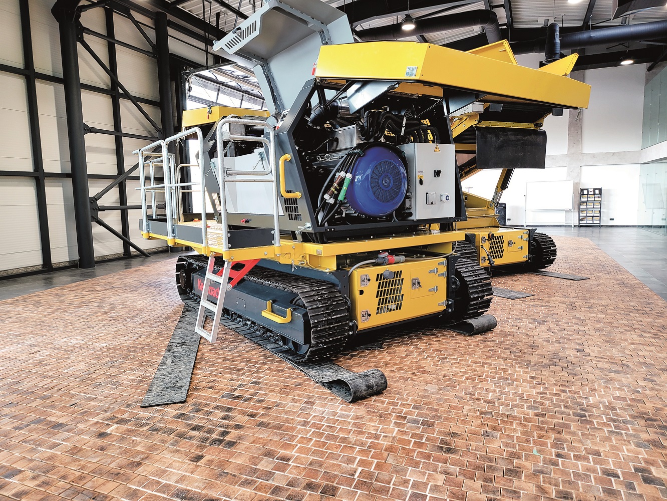 The world's first tracked engine unit M5, with integrated gen set which can feed several electric driven (e-drive or ZERO) machines, resulting in lowest operational costs possible with less emission.