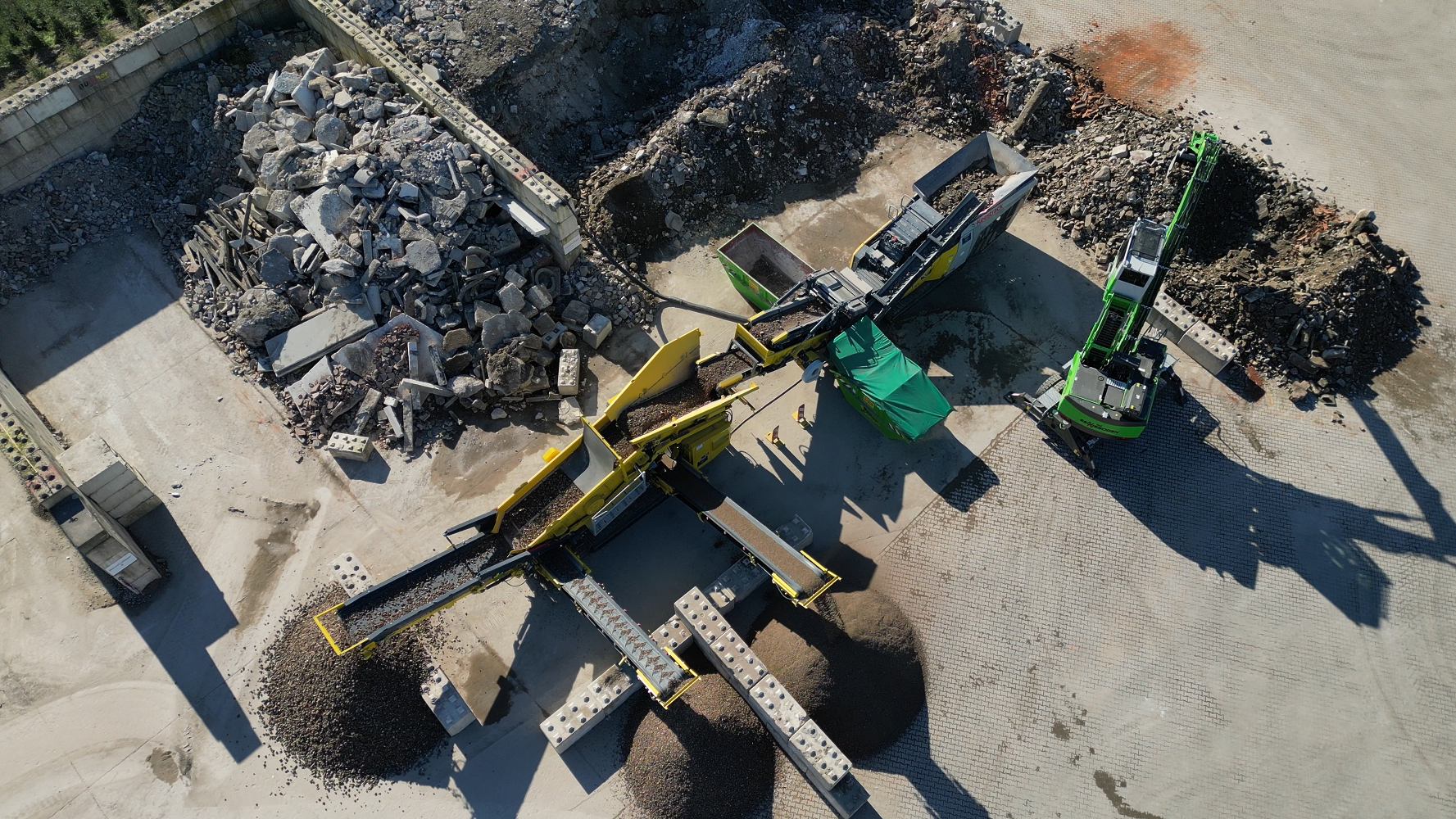The Keestrack electric combination R3e & K4e ZERO seen from the air.